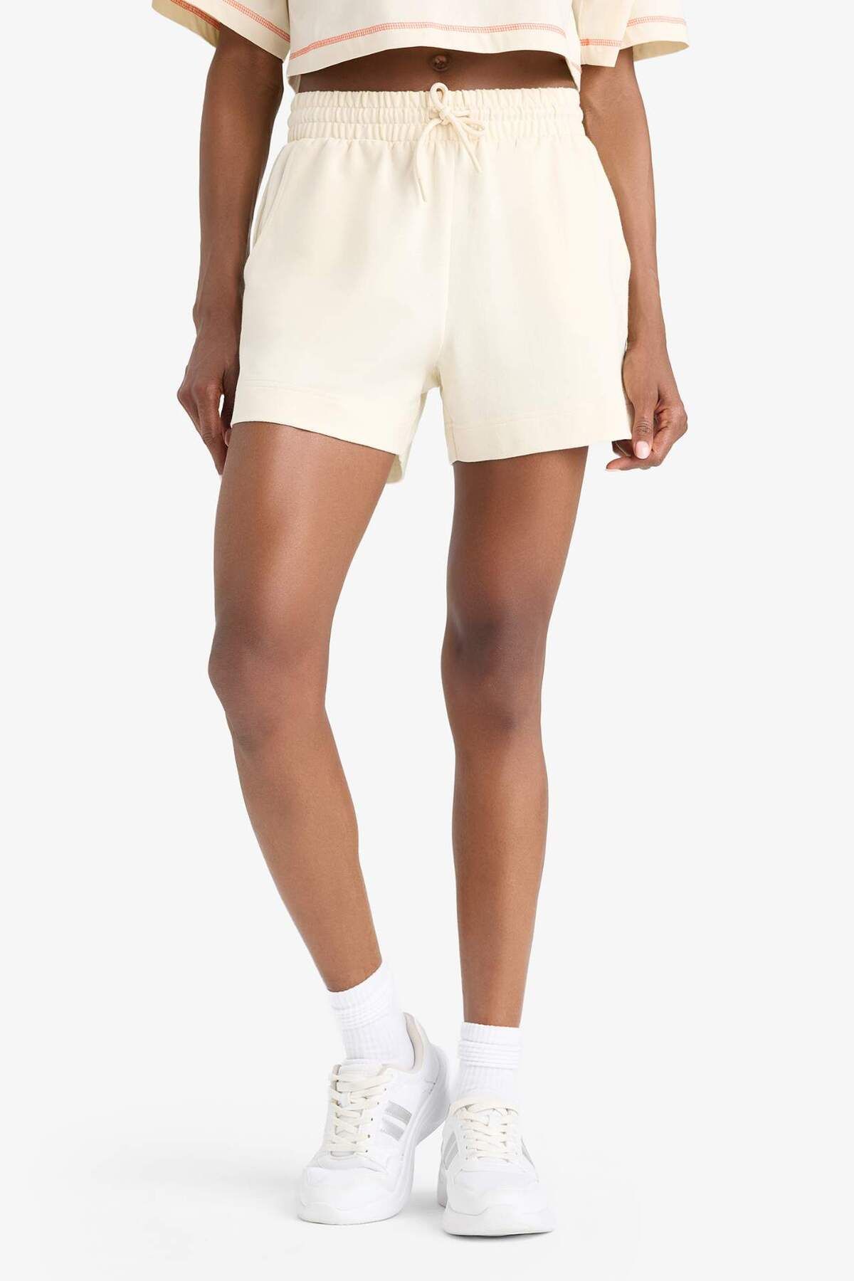DeFacto DeFactoFit Standart Fit Sporcu Kısa Paça Basic Düz Şort Z6696AZ25SM