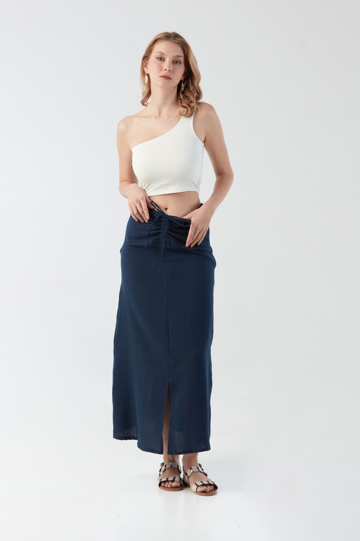 Fulla Moda Önü Büzgülü Yırtmaçlı Fermuarlı Etek