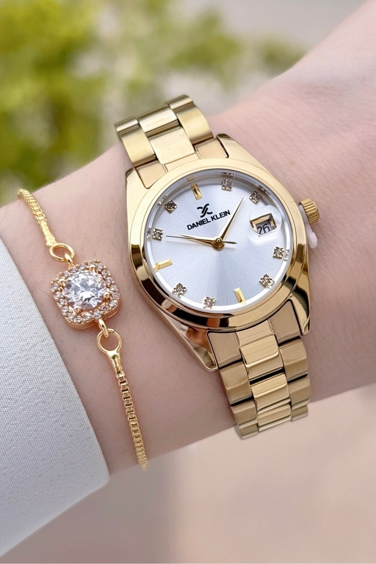 Daniel Klein Gold Renk Ayarlanabilir Kordonlu 28 Mm Kadın Kol Saati Ve Bileklik
