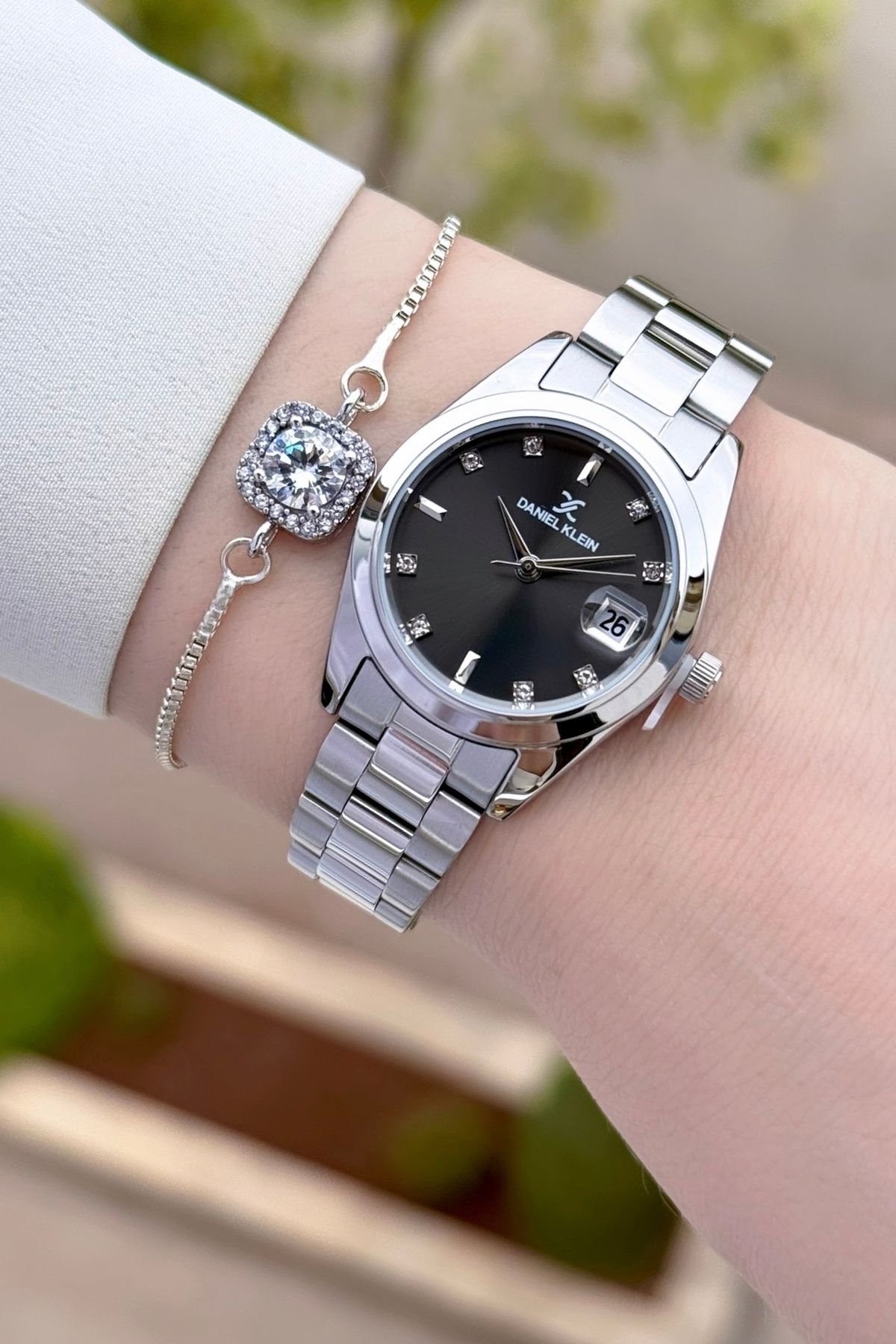 Daniel Klein Kadranı Siyah Kordonu Metalik Renk 2 Yıl Garantili 28 Mm Kadın Kol Saati Ve Bileklik