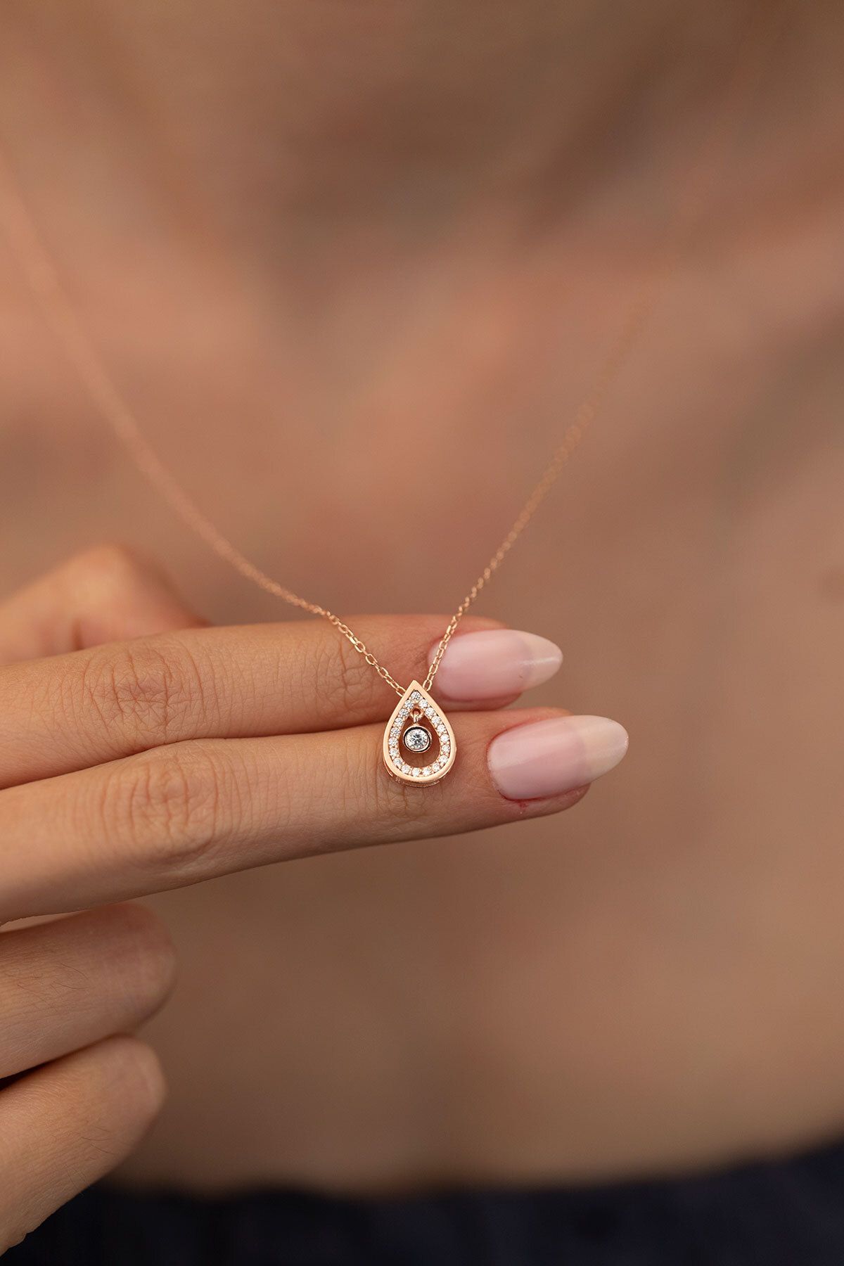 Ninova Silver Damla ve Sallantılı Model Rose Kaplama Gümüş Zirconia Kolye