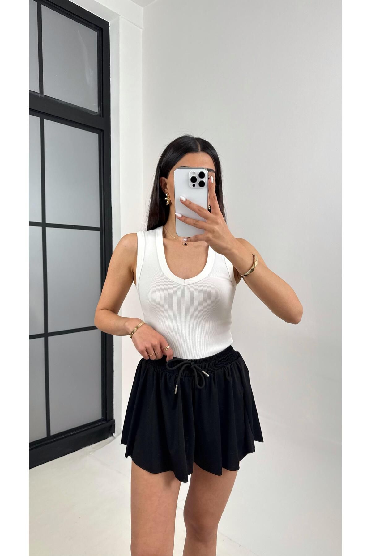 Gaus Siyah Yan Yırtmaçlı Beli Lastikli Basic Şort Gaus00371