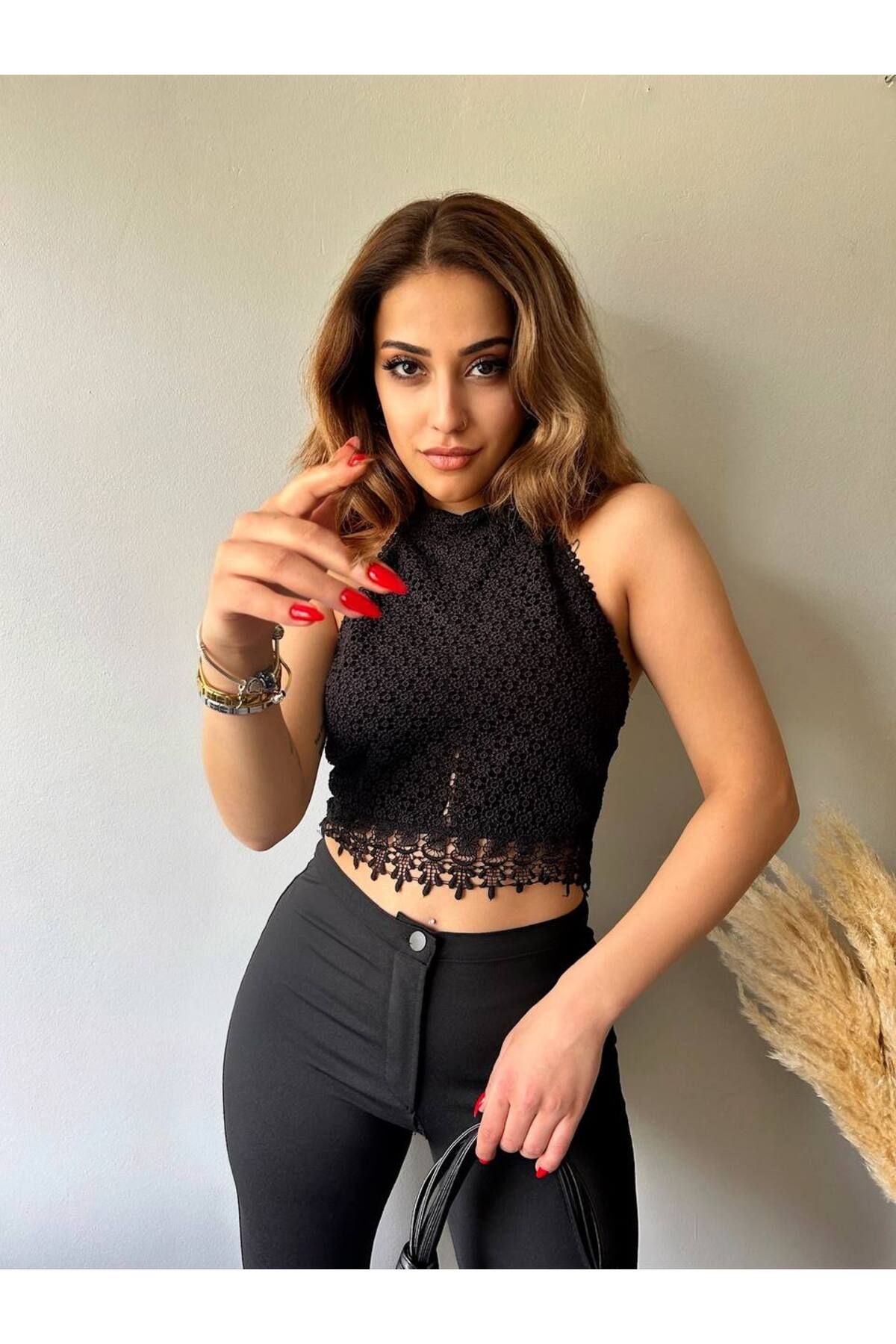 EMA VİBE DANTEL SIRT DEKOLTELİ CROP