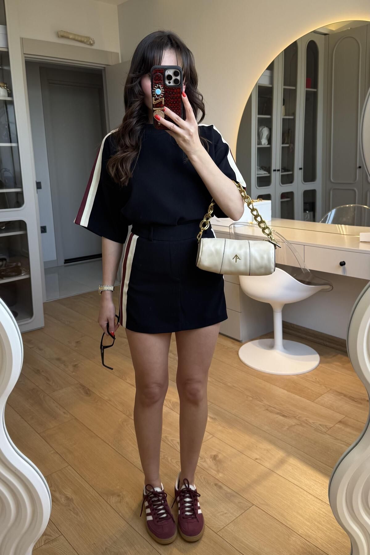 Gizem Ecemiş Palmas Siyah Yarım Kollu Şerit Detay Şortlu Premium Takım