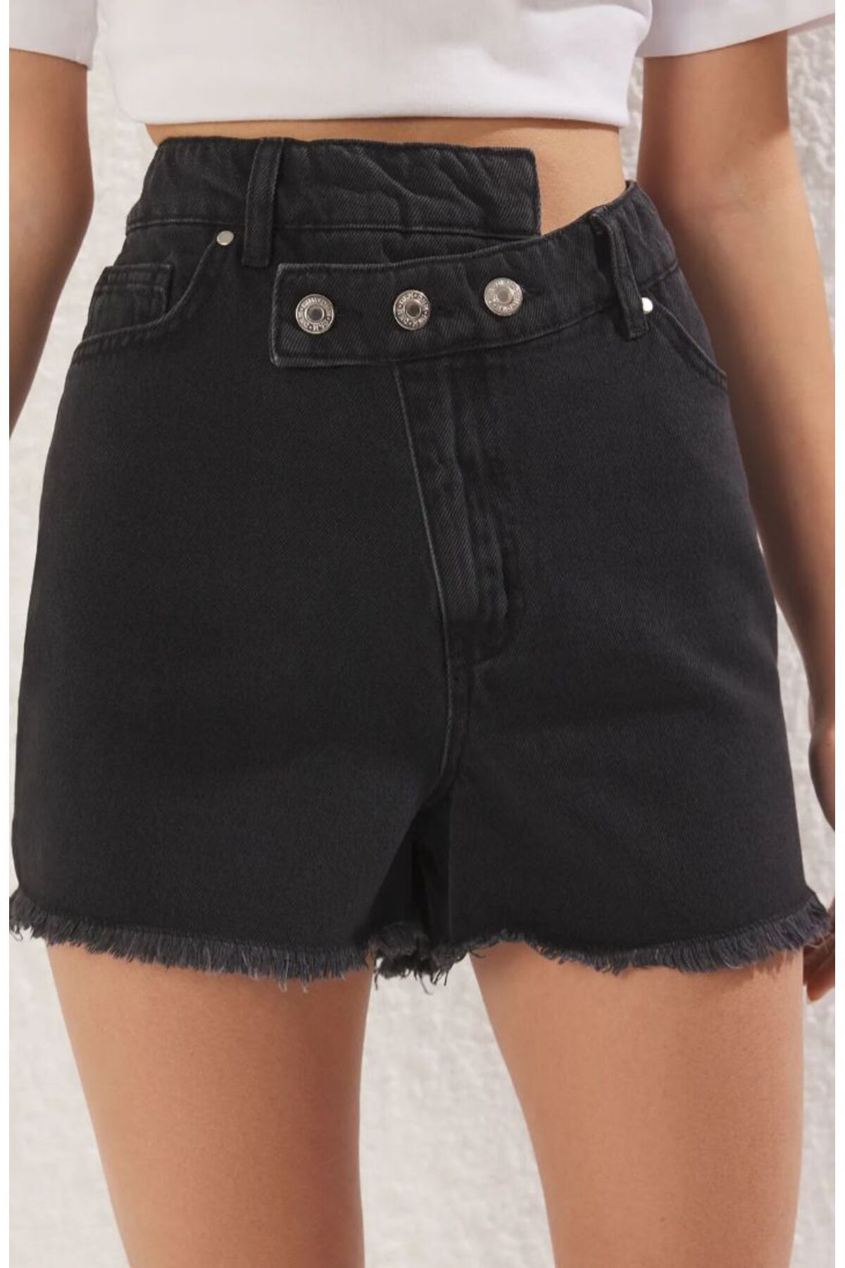 KARACAN COMPANY More Sustainable Yırtıklı Kruvaze Yüksek Bel Mini Denim Şort