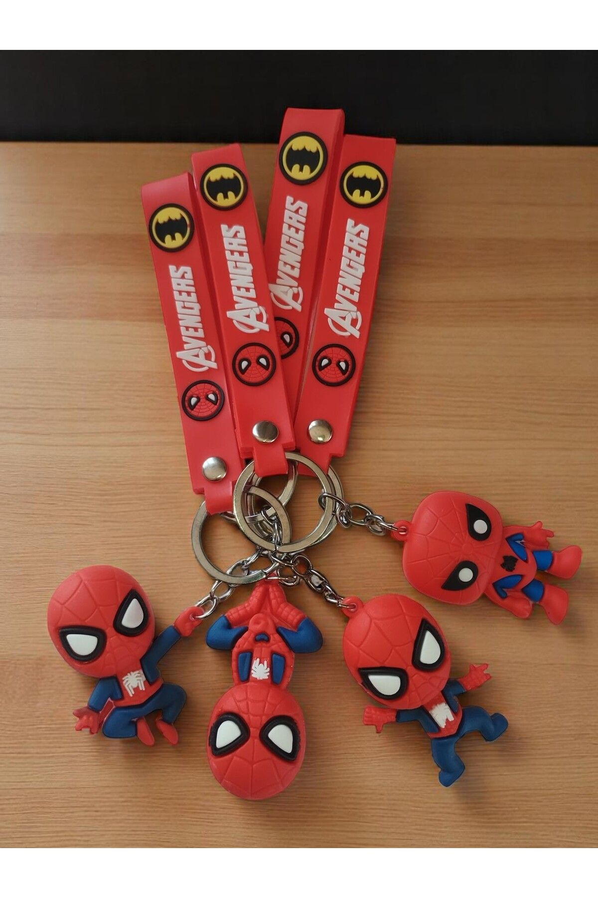 VerdeHome Sevimli 3D Spider-Man Figürlü Anahtarlık Set (4 Adet) - Avengers Temalı Silikon Askılı