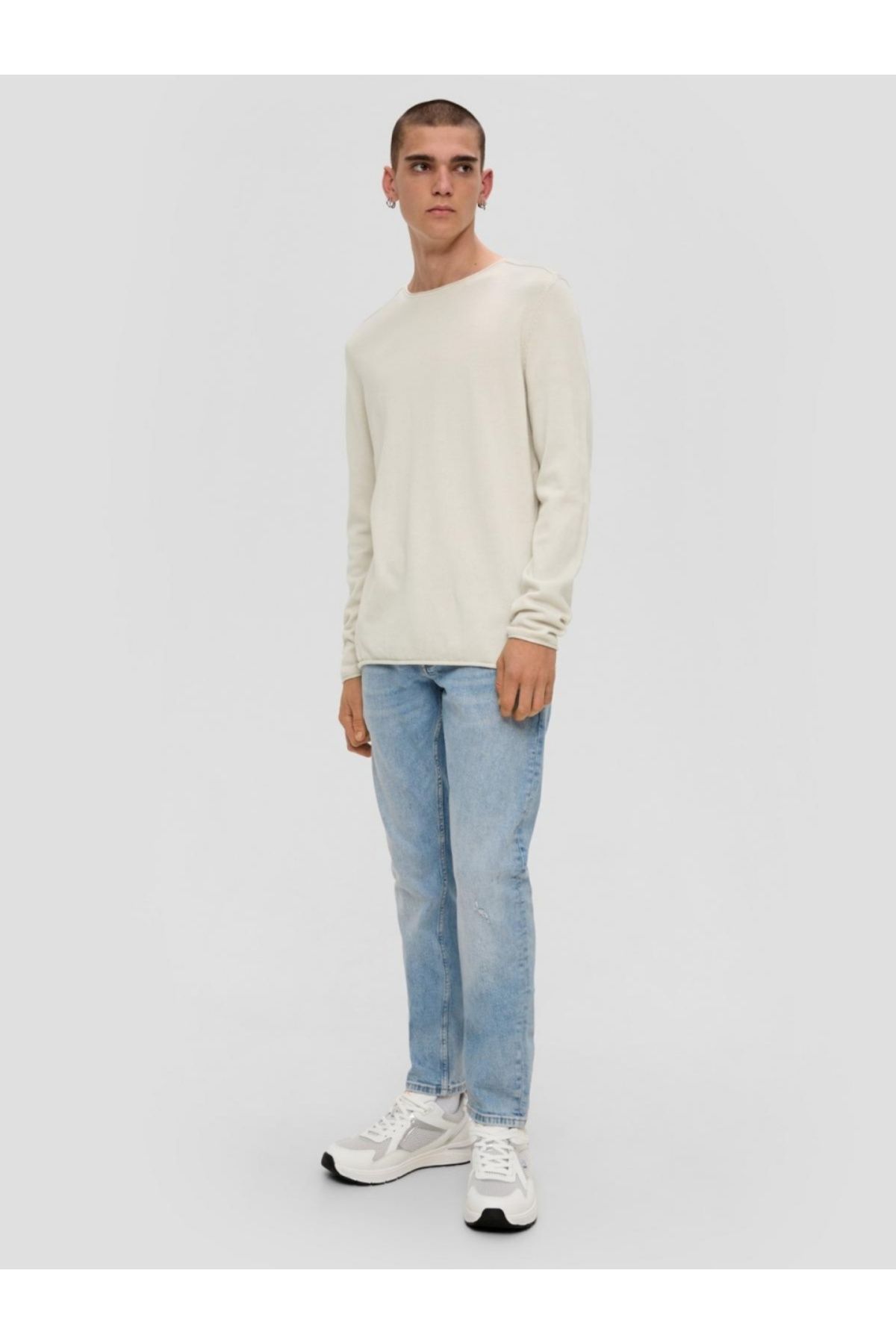 QS by s.Oliver-Men's slim sweater, with a scoop neck, Light gray 3