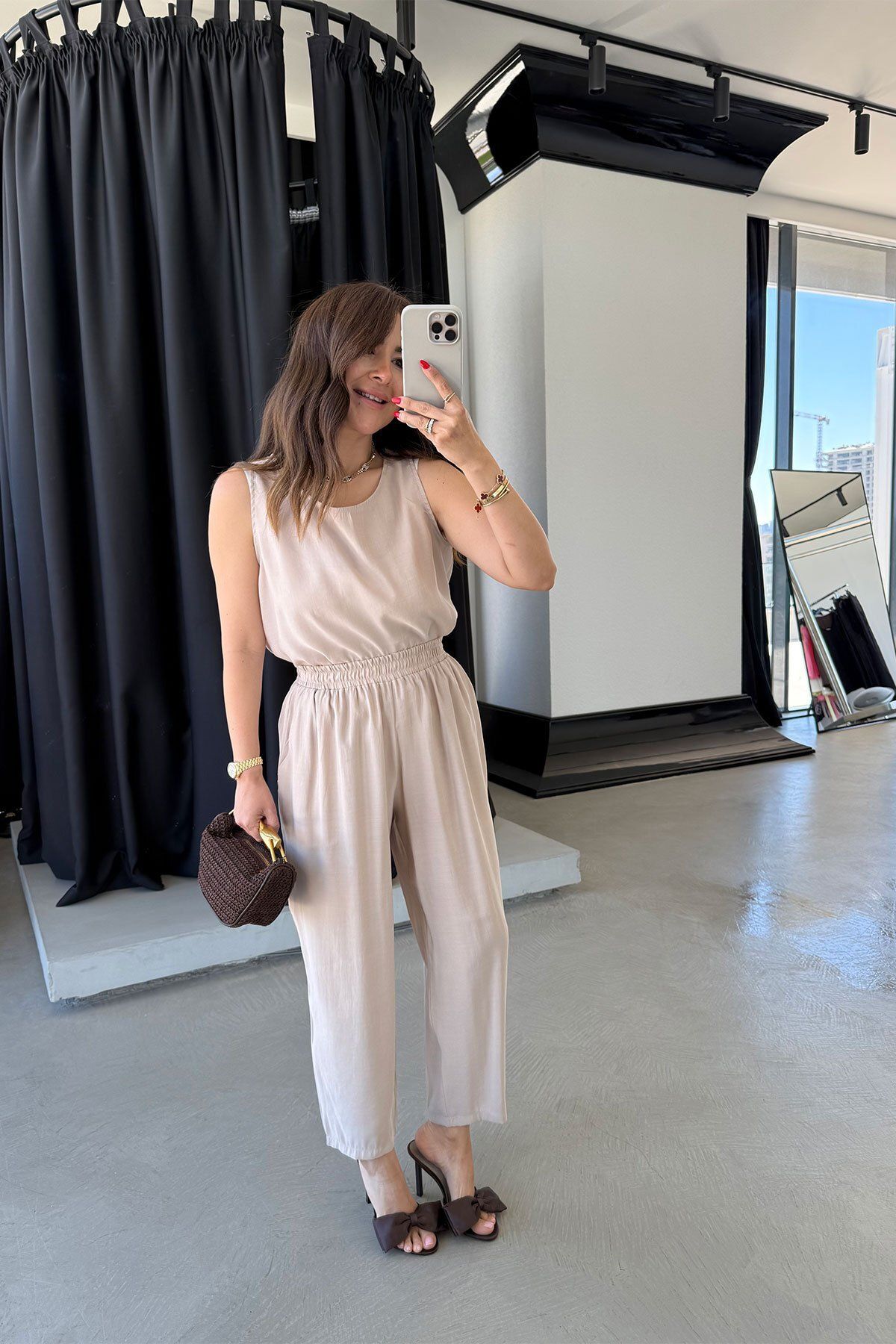 Özge Özgenç Kolsuz Bluz Rahat Pantolon Takım