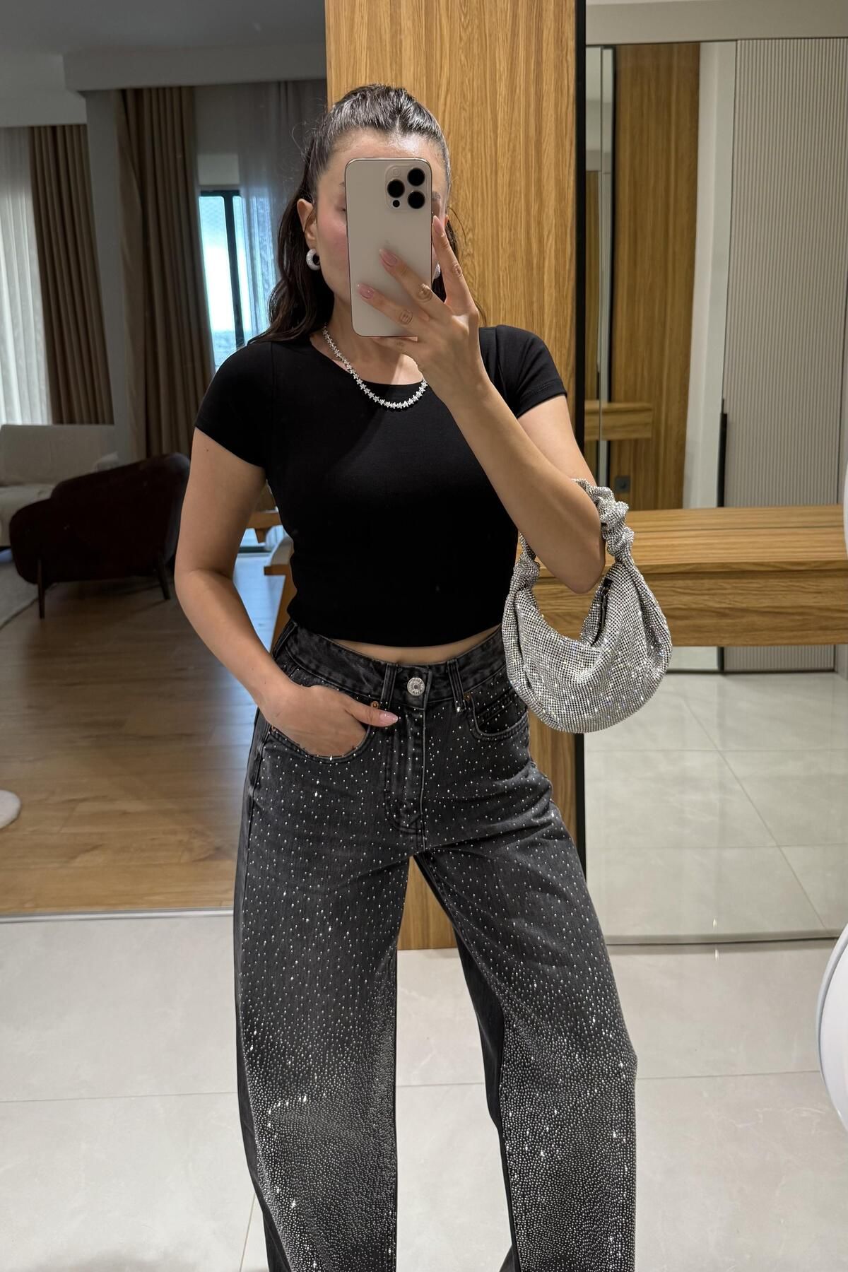 Gizem Ecemiş Elisia Siyah Kısa Kollu Düz Body