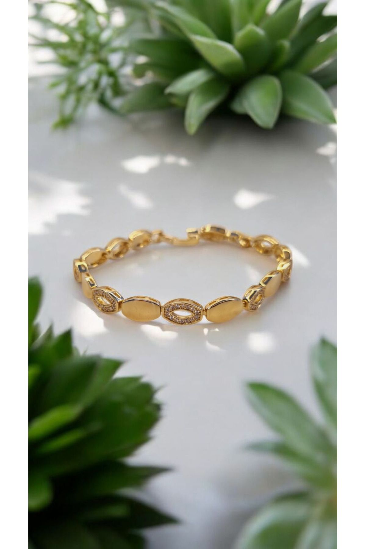 İNİTİUM Xuping Paslanmaz Çelik Gold Taşlı Oval Bileklik