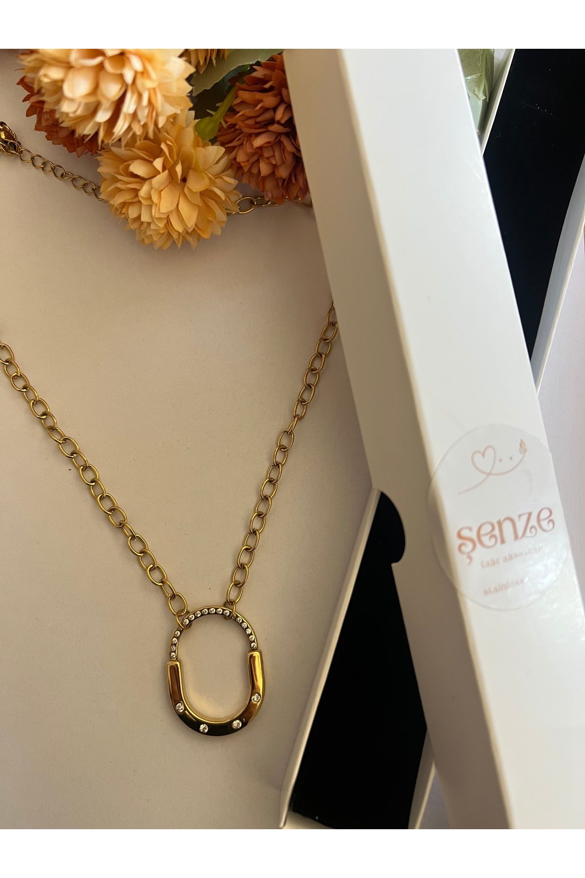 şenzetakı oval zirkon taşlı kolye