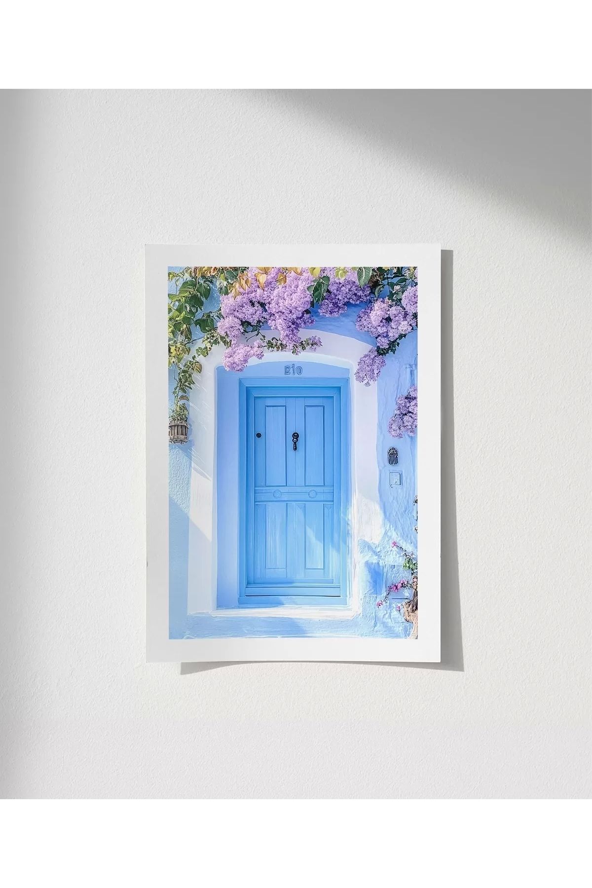 VOGLOO Çerçevesiz Poster Çiçeklerin Ardındaki Kapı