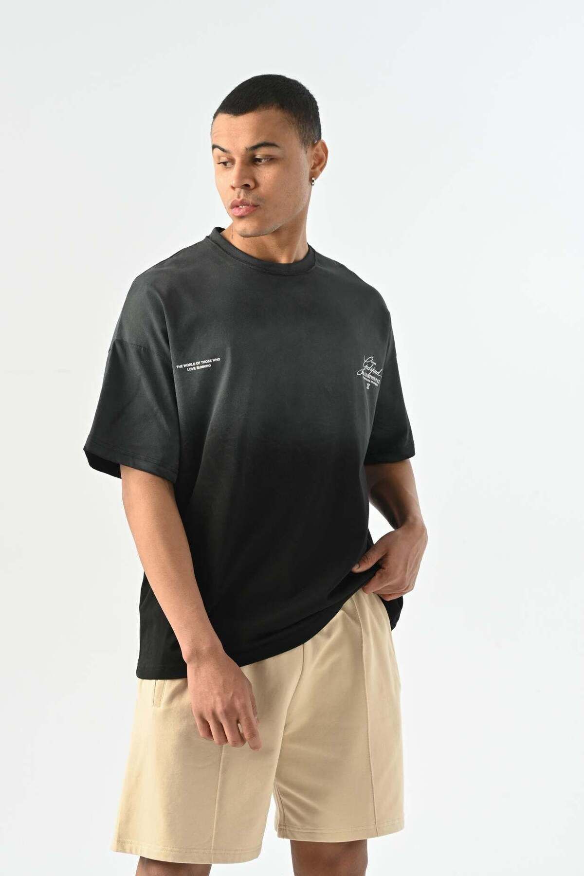 jaceyjace The World Sprey Desen T-shirt - Siyah