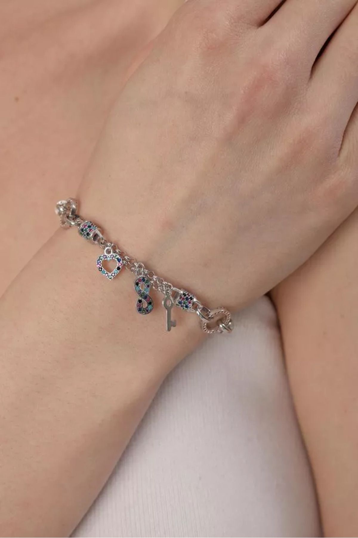 SERHAZİN Renkli Taşlı Charm Bileklik
