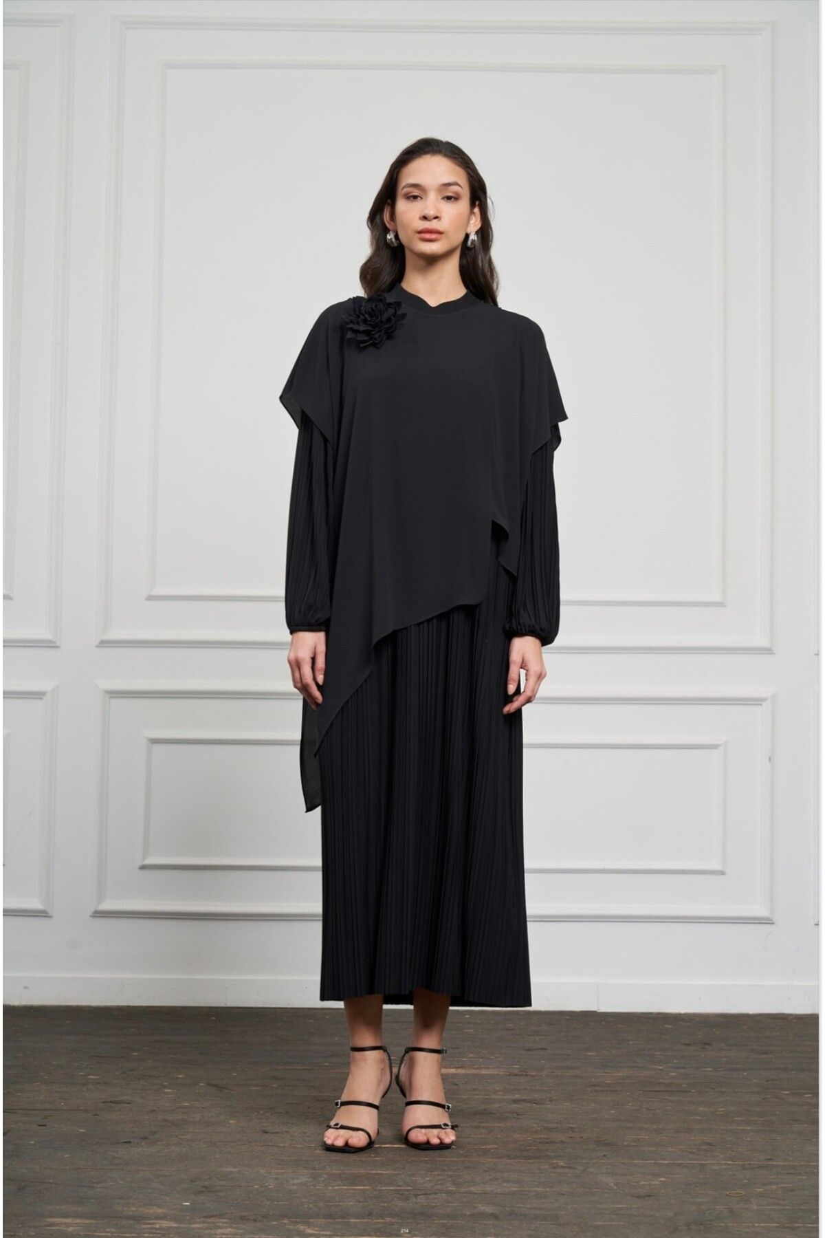 Nuss 2050 Rochie Cu Detalii Din Tul Femeie - 1
