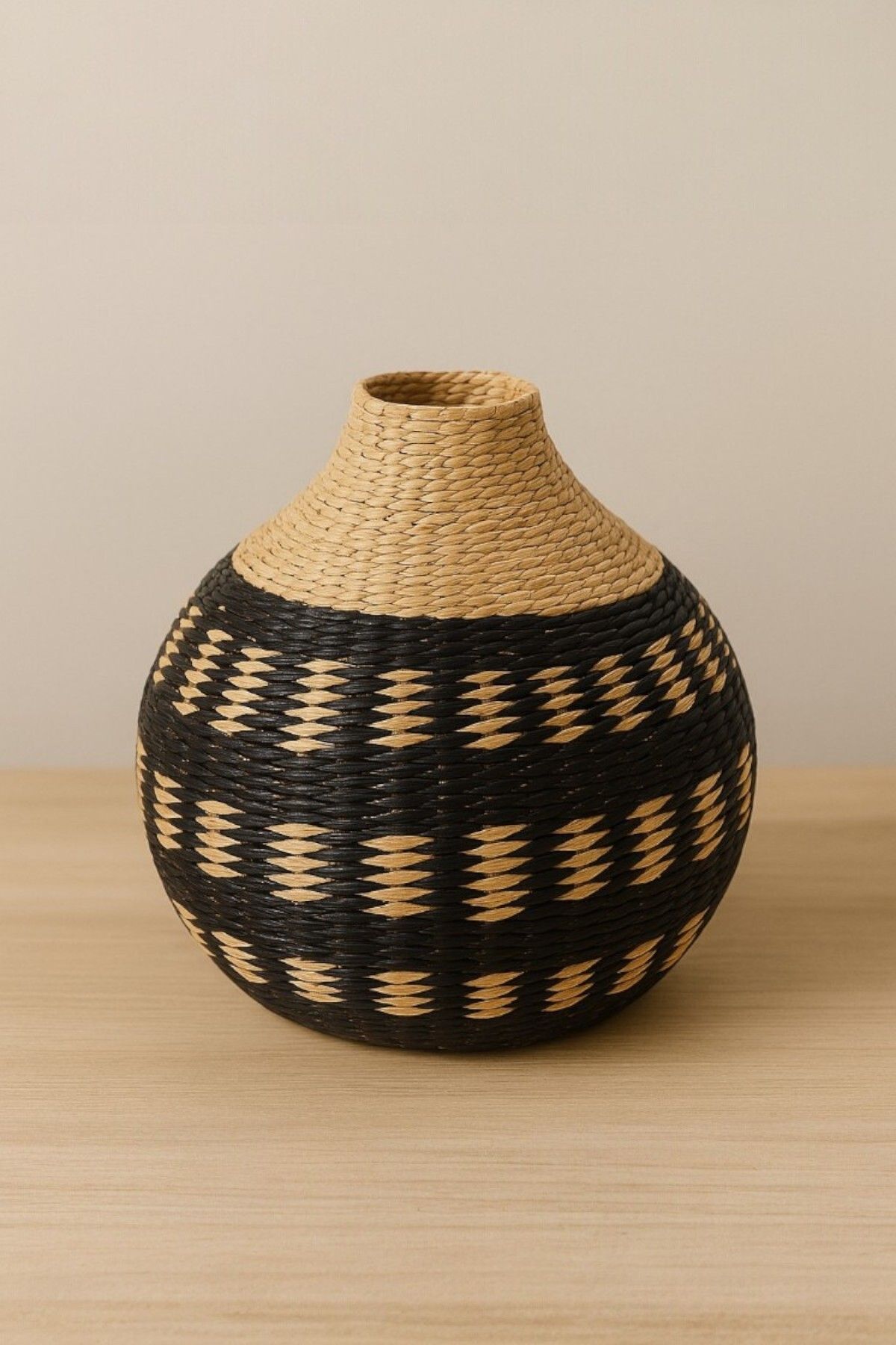oceanpoint Dekoratif Vazo, Doğal Hasır, El Yapımı, Rattan Desenli, Siyah Bej, 25x25 cm