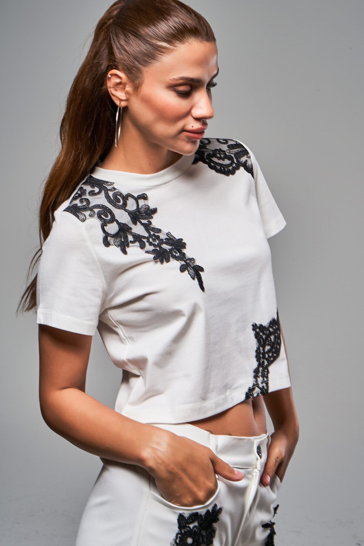 its basic-Dámské tričko Ecru Barva Černá Krajka Detailní Design 100% bavlna 2