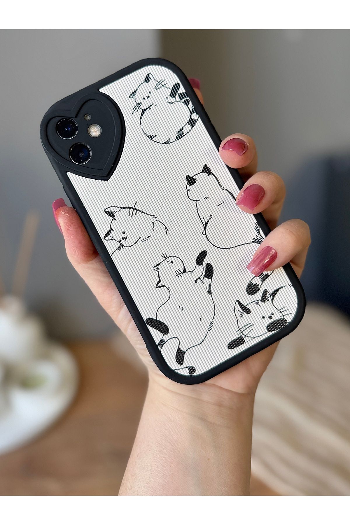 MirazTasarim IPHONE 11 SİYAH KALP DETAY KEDİ DESENLİ KILIF