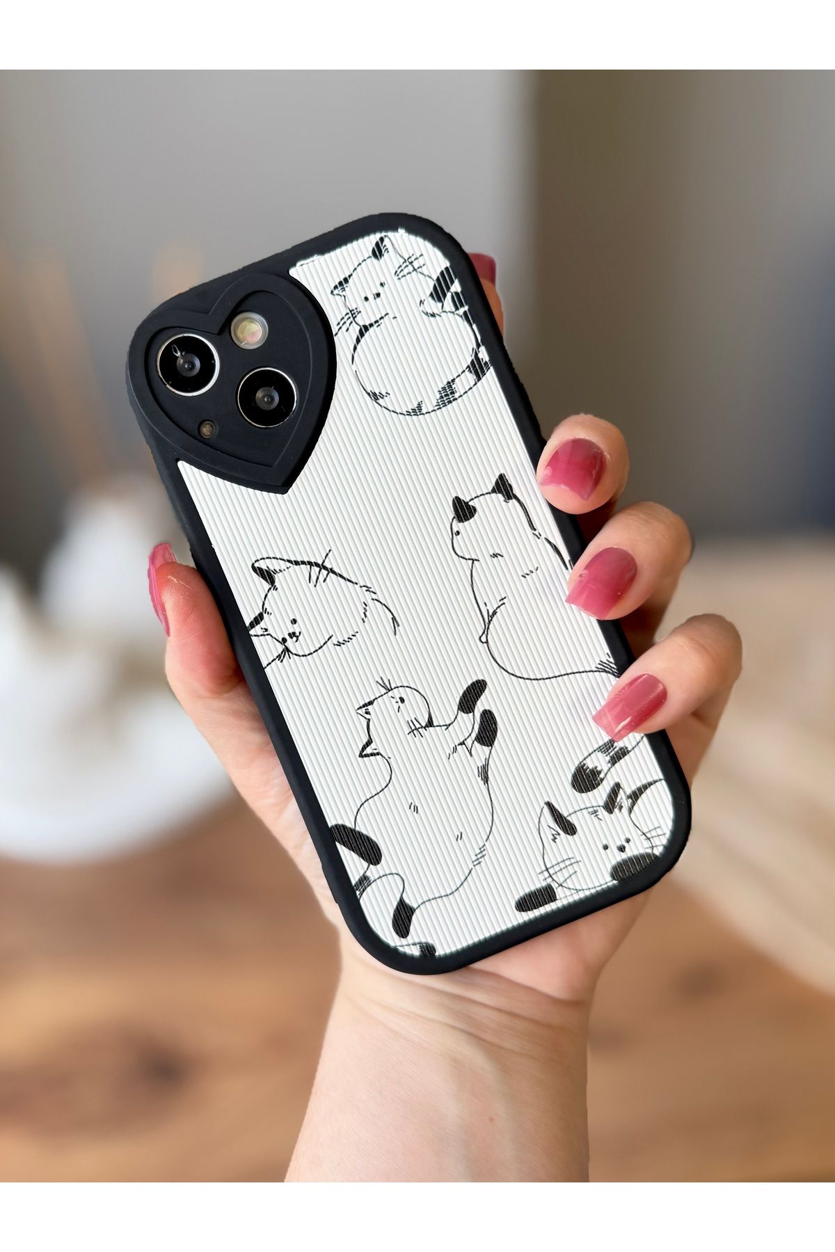 MirazTasarim IPHONE 13 SİYAH KALP DETAY KEDİ DESENLİ KILIF