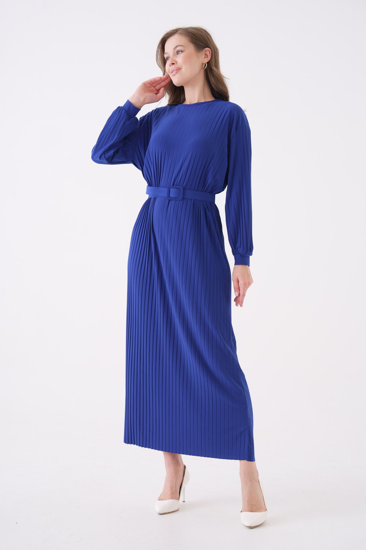 NİSUM MODA KOMPLE PİLİSELİ VE KEMERLİ UZUN ELBİSE