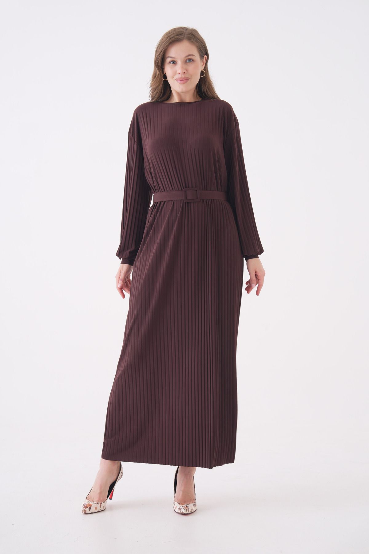 NİSUM MODA KOMPLE PİLİSELİ VE KEMERLİ UZUN ELBİSE