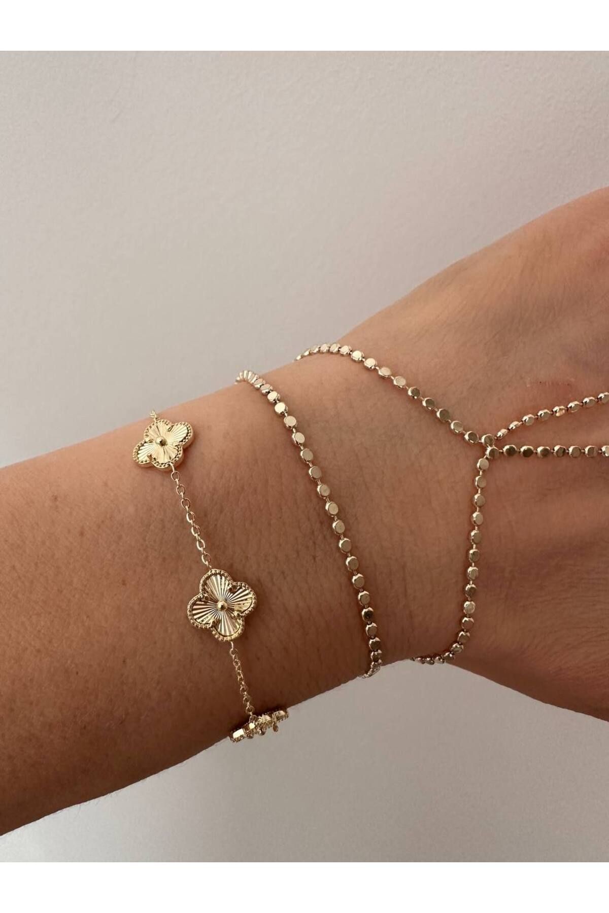 Esmeray Aksesuar Vip Çelik Gold Renk Küçük Yonca Figürlü Premium Seri Bileklik Uzunluk 16,5 cm. 21 cm.