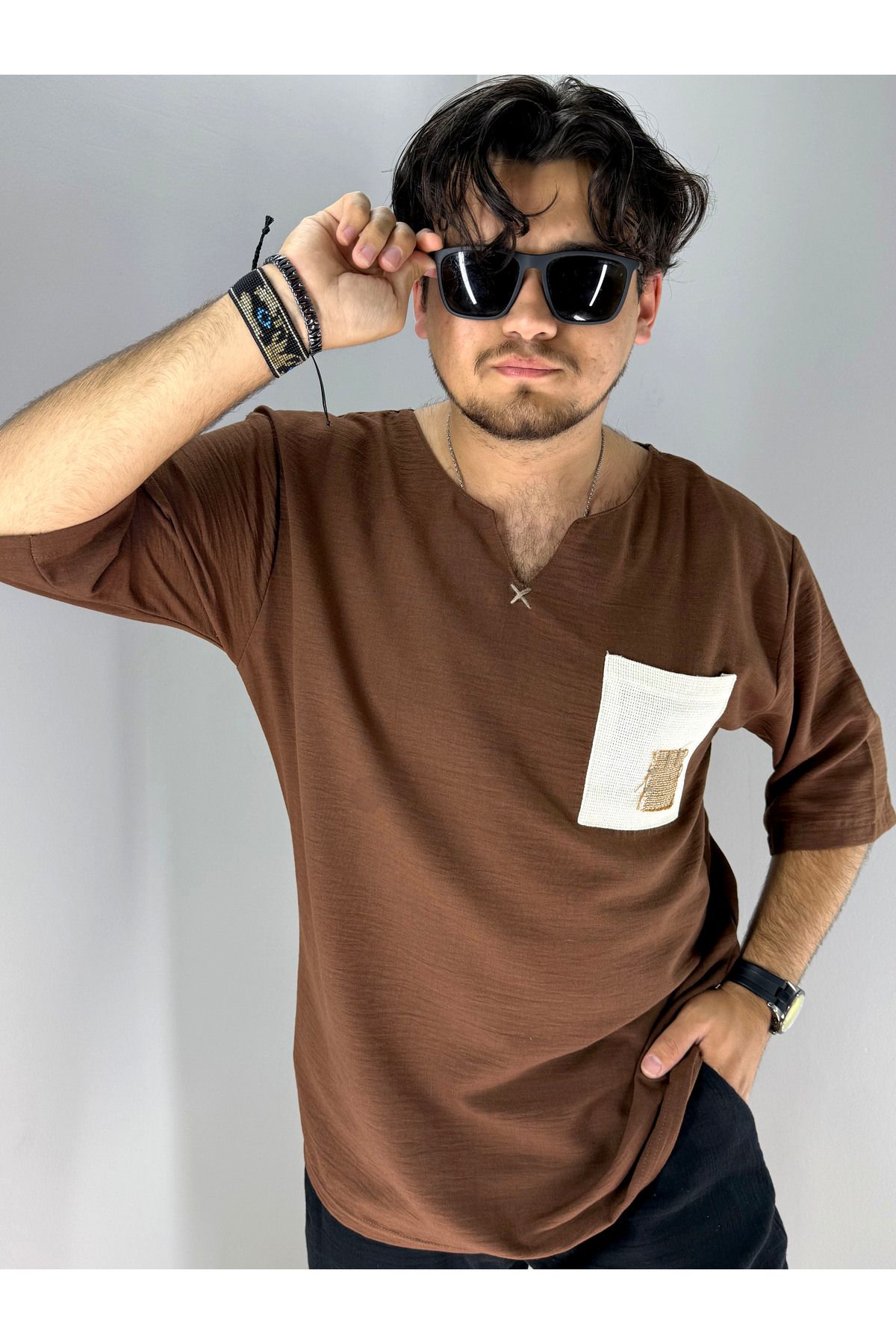 MARESHAL Muslin Armut Yaka ve Cep Etnik Desen T-shirt (Kahve)