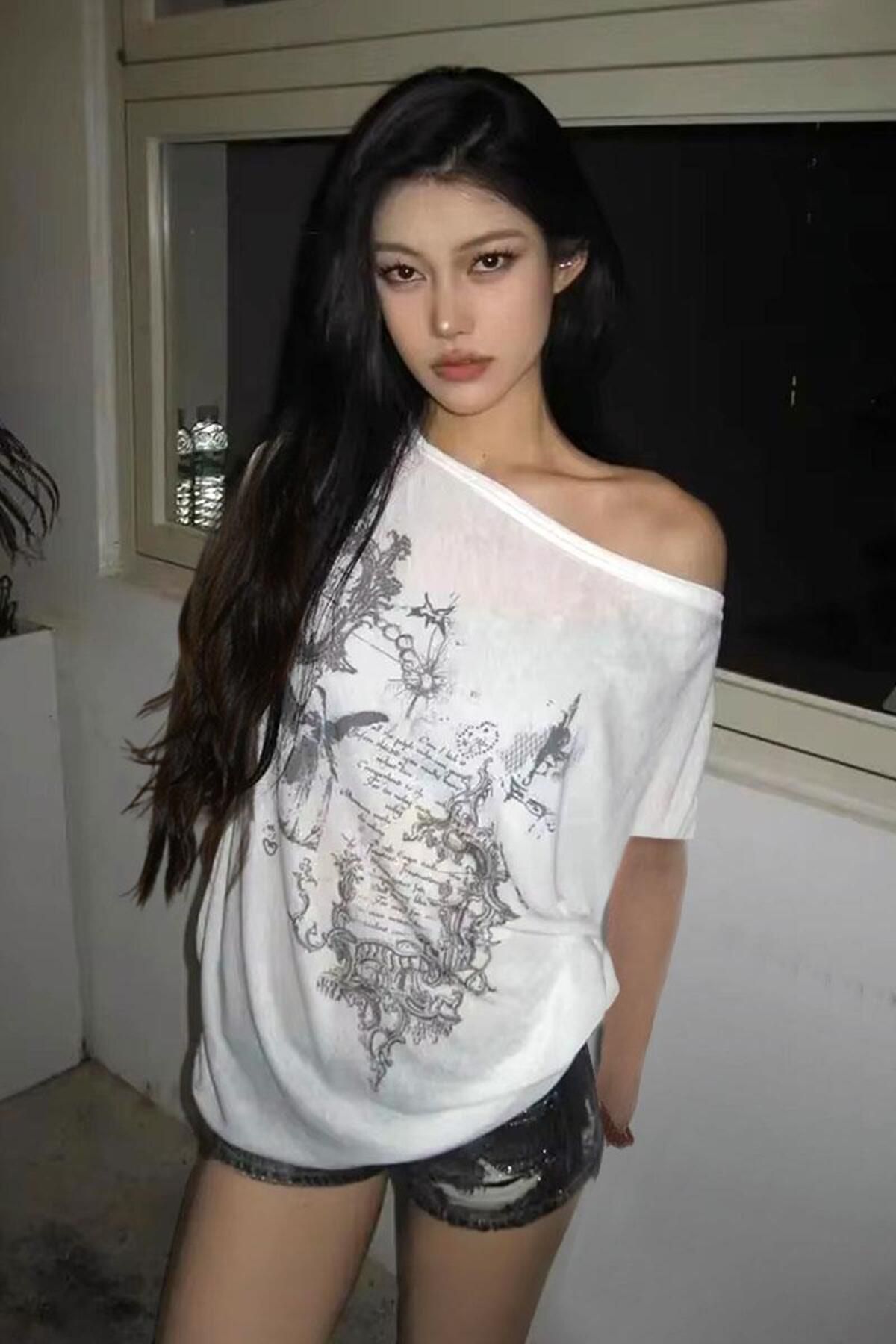 Karakedi Beyaz Fairy Tales Düşük Omuz Kısa Kol T-shirt