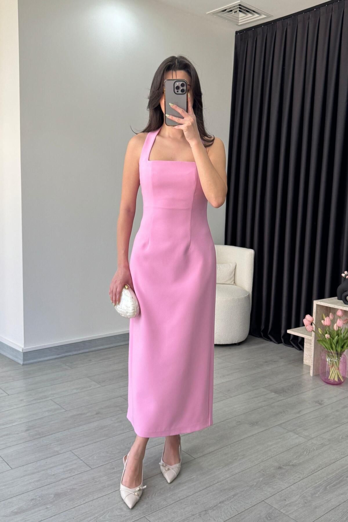 Glysso Boyundan Askılı Halter Yaka Yırtmaçlı Pembe Midi Mezuniyet Elbise