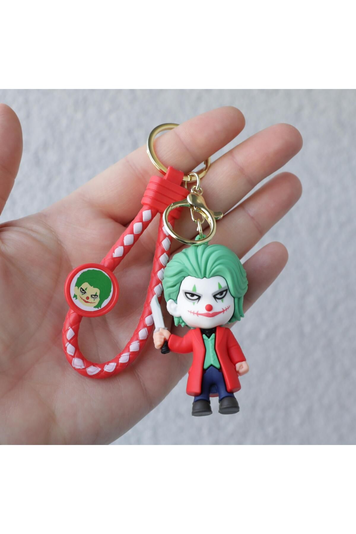 Piraye Gift Joker Figürlü Anahtarlık – Kötülüğün İkonik Gülümsemesi Yanınızda! Kırmızı