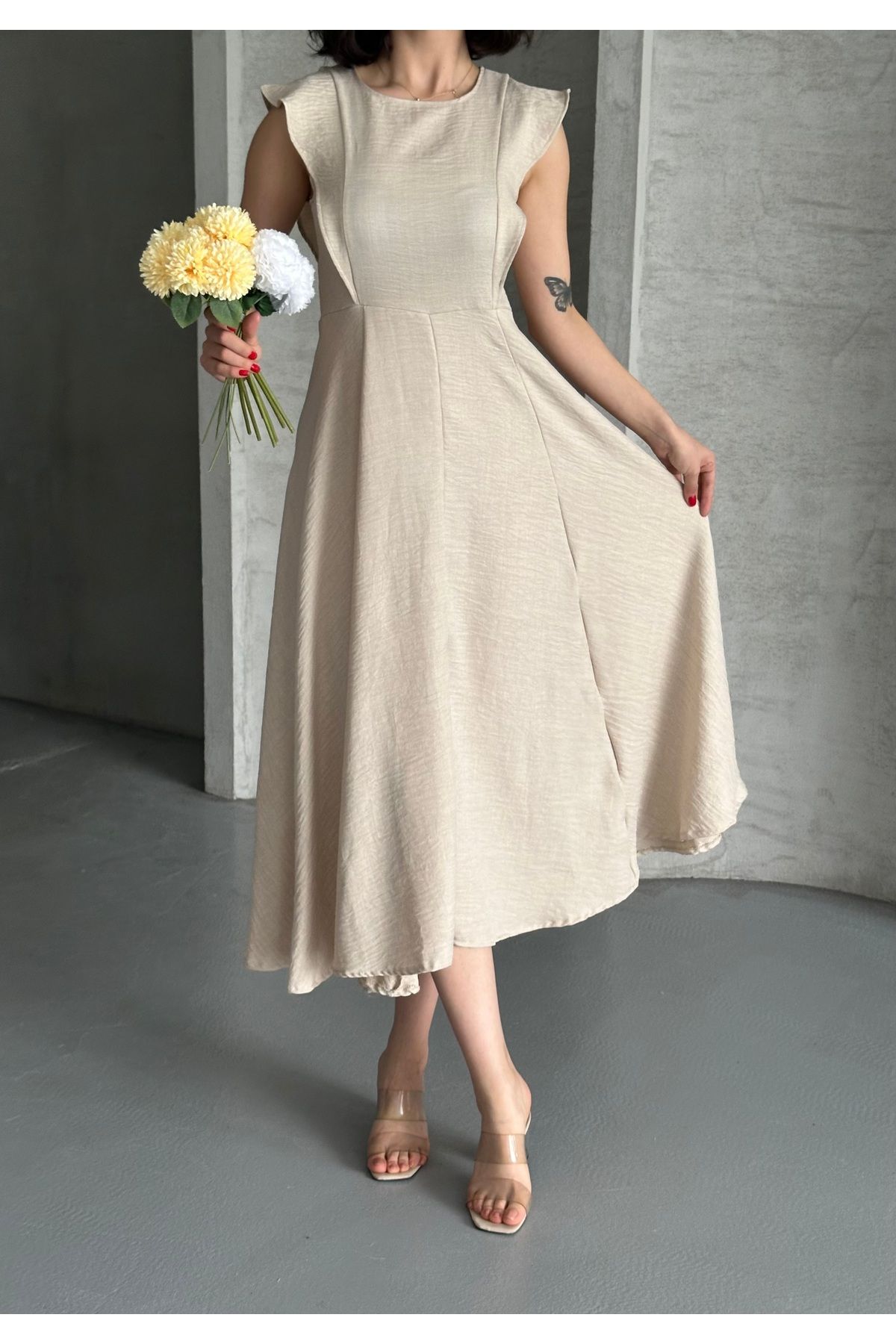Moda Palmiss Kadın Taş Volan Detaylı Kolsuz Kloş Elbise