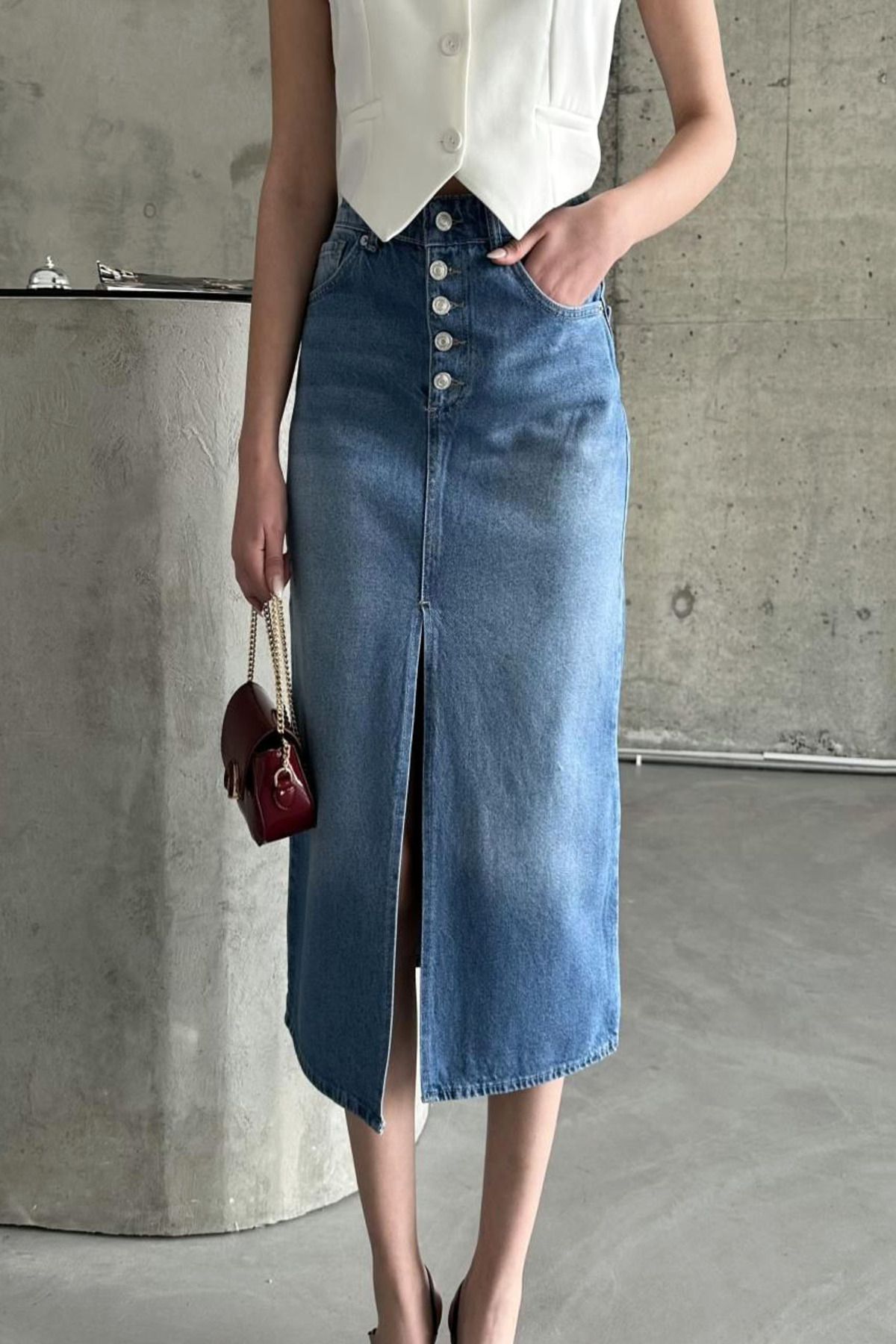 MissThetis Yüksek Bel Düğme Detaylı Çift Cepli Düz Straight Kesim Midi Boy Önü Yırtmaçlı Günlük Denim Kot Etek