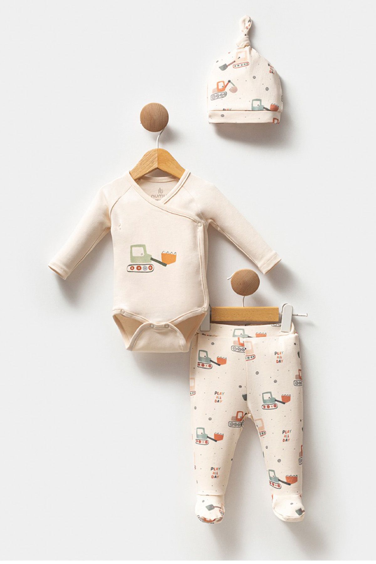 DMB BOYS & GIRLS Yandan Çıtçıtlı Body Desenli Alt ve Şapka Pamuklu Günlük 3lü Patikli Erkek Bebek Takım