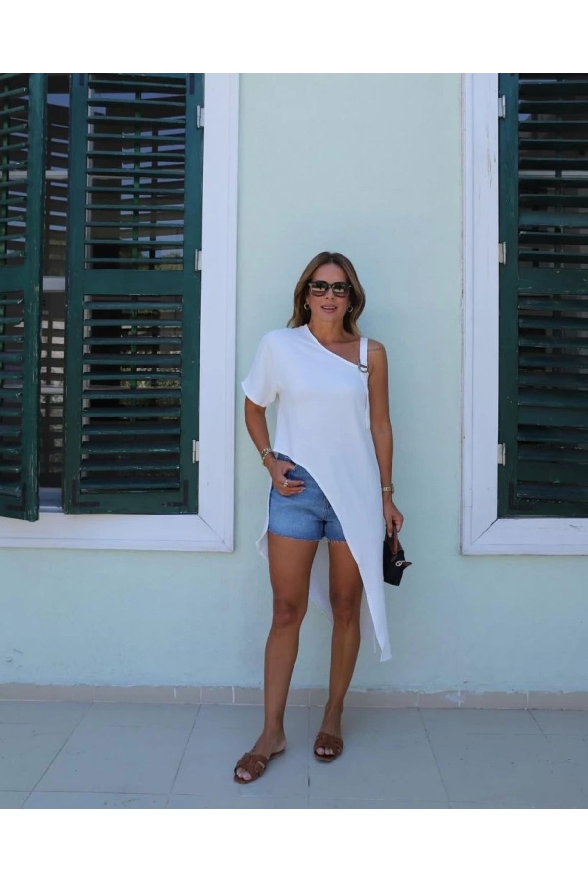 Butik Kadın Tek Omuzu Açık Askılı Asimetrik Kesim Detaylı Bluz