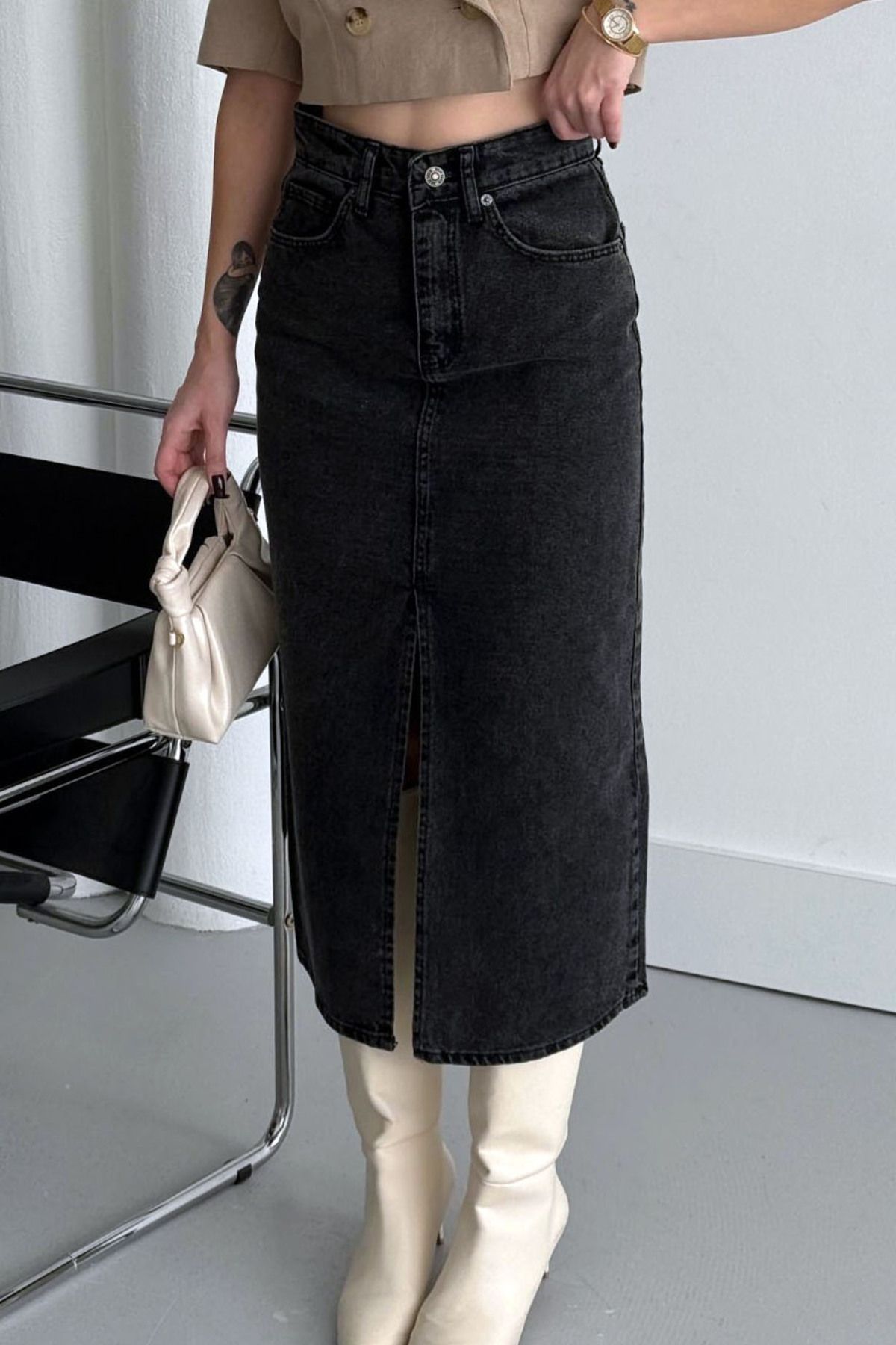 MissThetis Yüksek Bel Düğmeli Fermuarlı Çift Cepli Düz Straight Kesim Midi Boy Önü Yırtmaçlı Denim Kot Etek