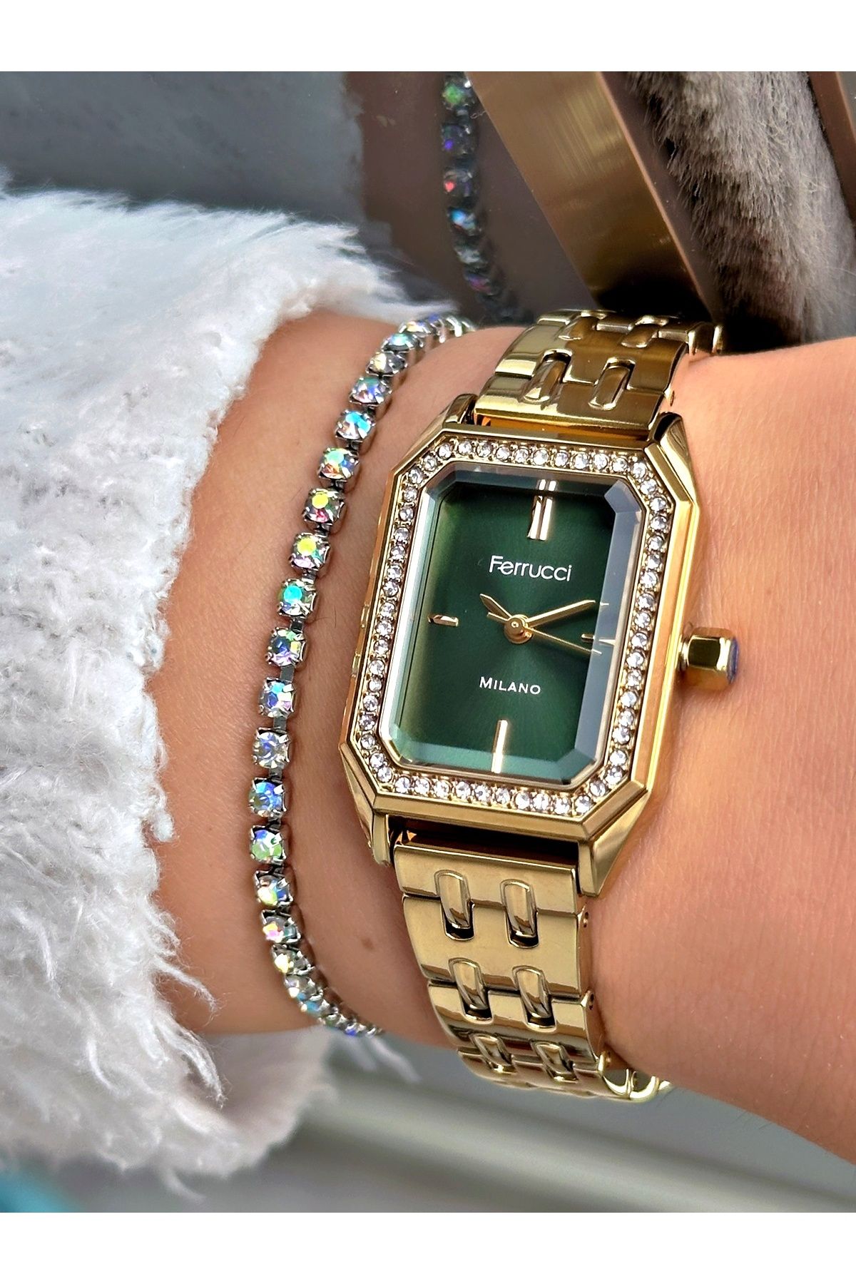 Ferrucci Altın Renk Kare Taşlı Model Kadın Kol Saati + BİLEKLİK