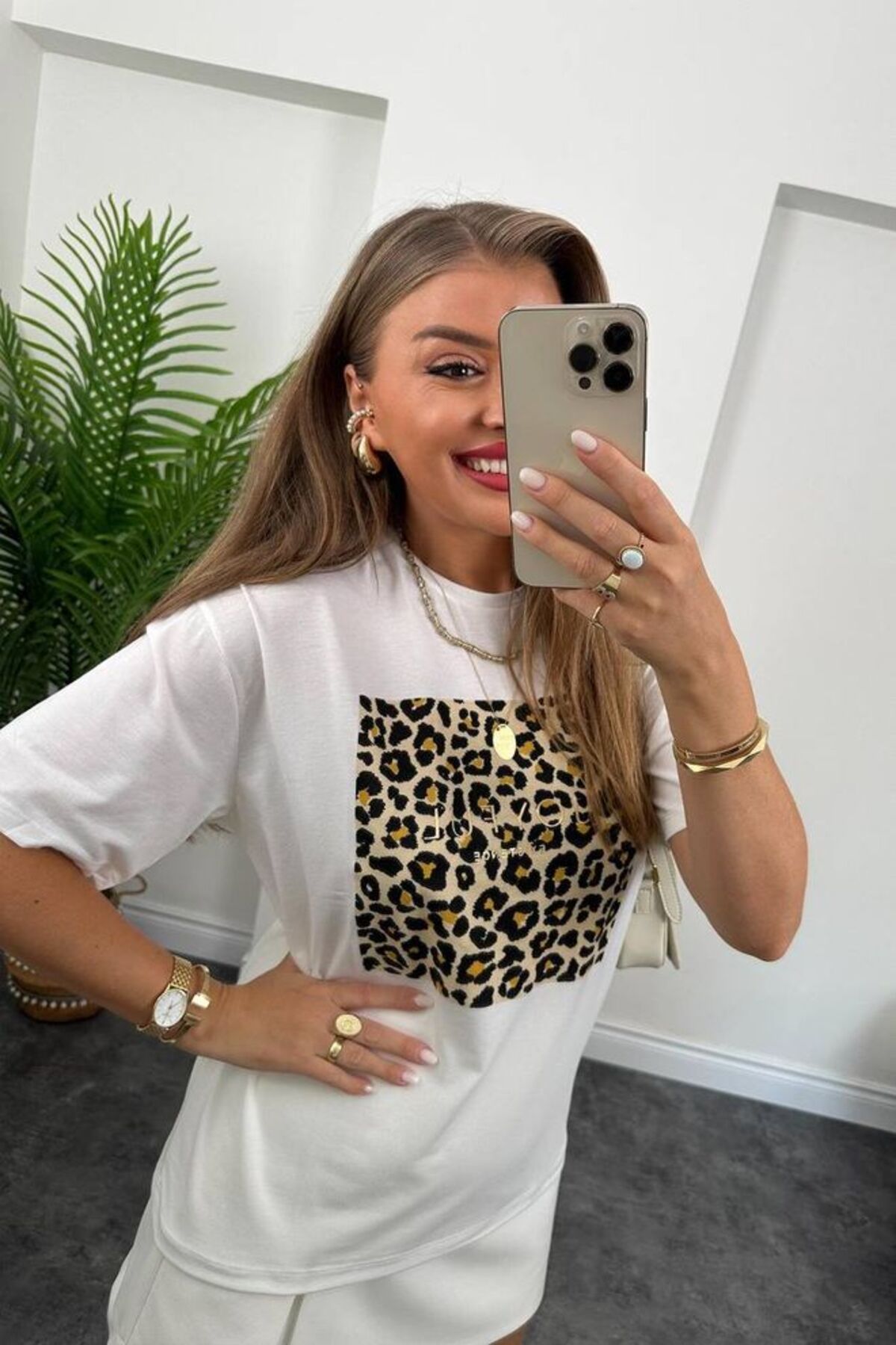MODA NUR Yazı Baskılı Leopar Desenli T-Shirt