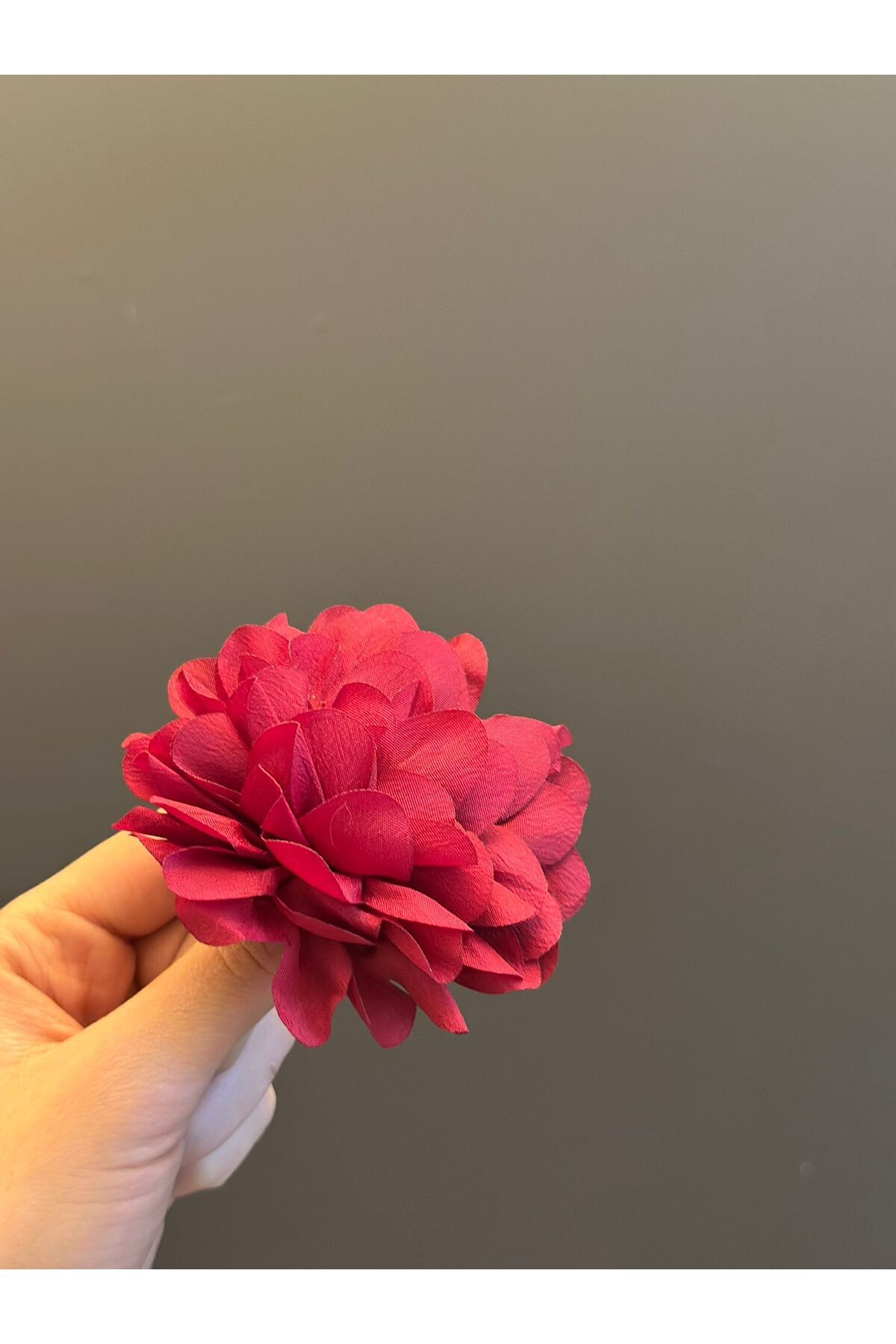Gönülden Tasarım KABARTMA ÇİÇEK BROŞ YAKA İĞNESİ GİYİM AKSESUARI 10X10 CM BORDO