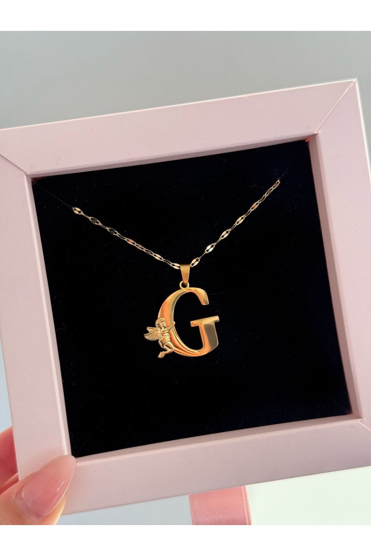 h&b design jewel Çelik Melek Detaylı G Harfli Kolye