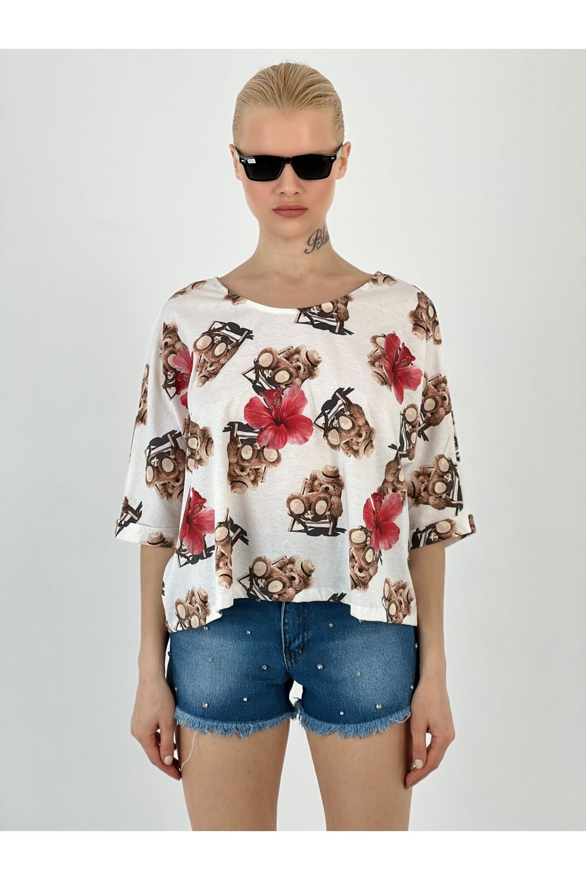 So Sweet Kadın Ekru Oversize Ayıcık ve Çiçek Baskılı Tişört
