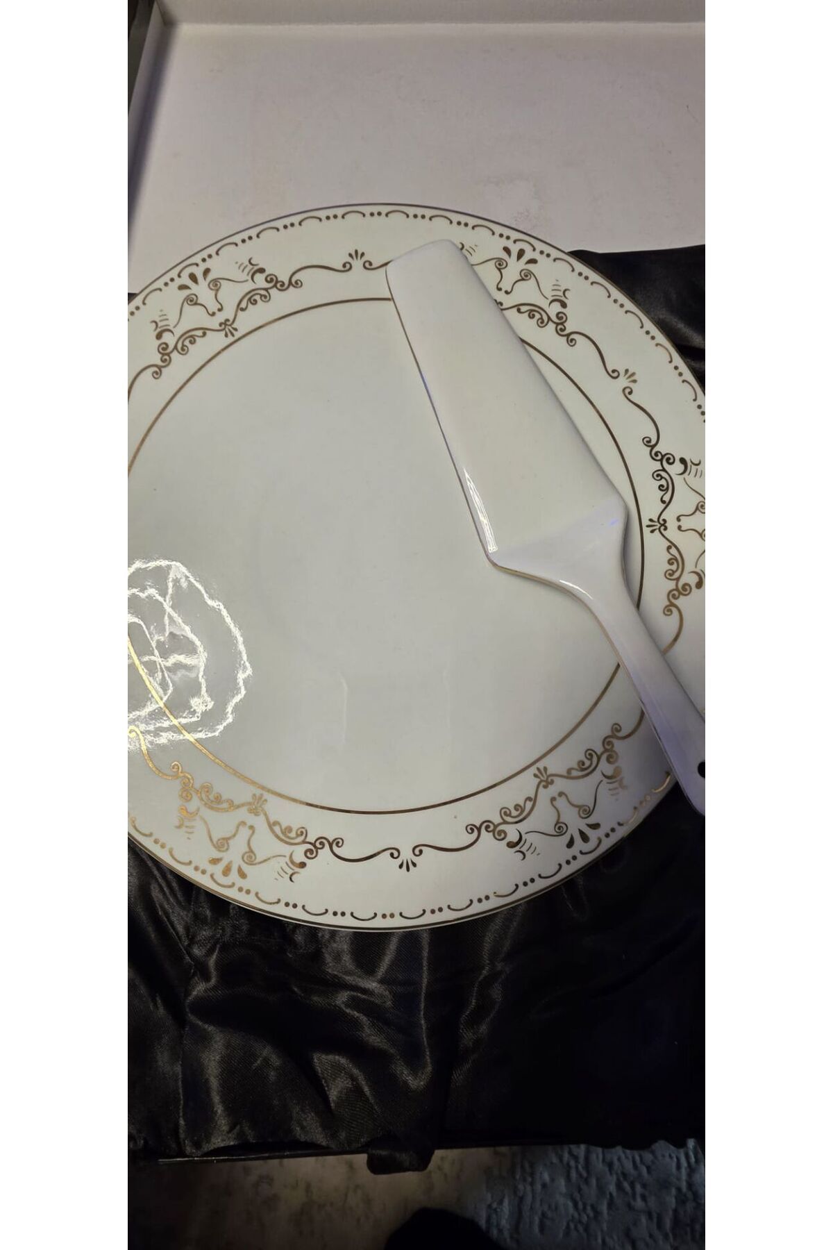 KÜTAHYAMUTFAK Vintage Pasta Kek Sunumlugu Beyaz 33 cm
