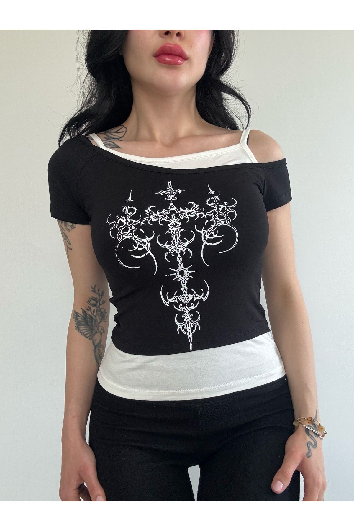 DarkellaStore Gotik Punk Cross Pattern Haç Kayık Yaka Askılı Kısa Kollu T-Shirt
