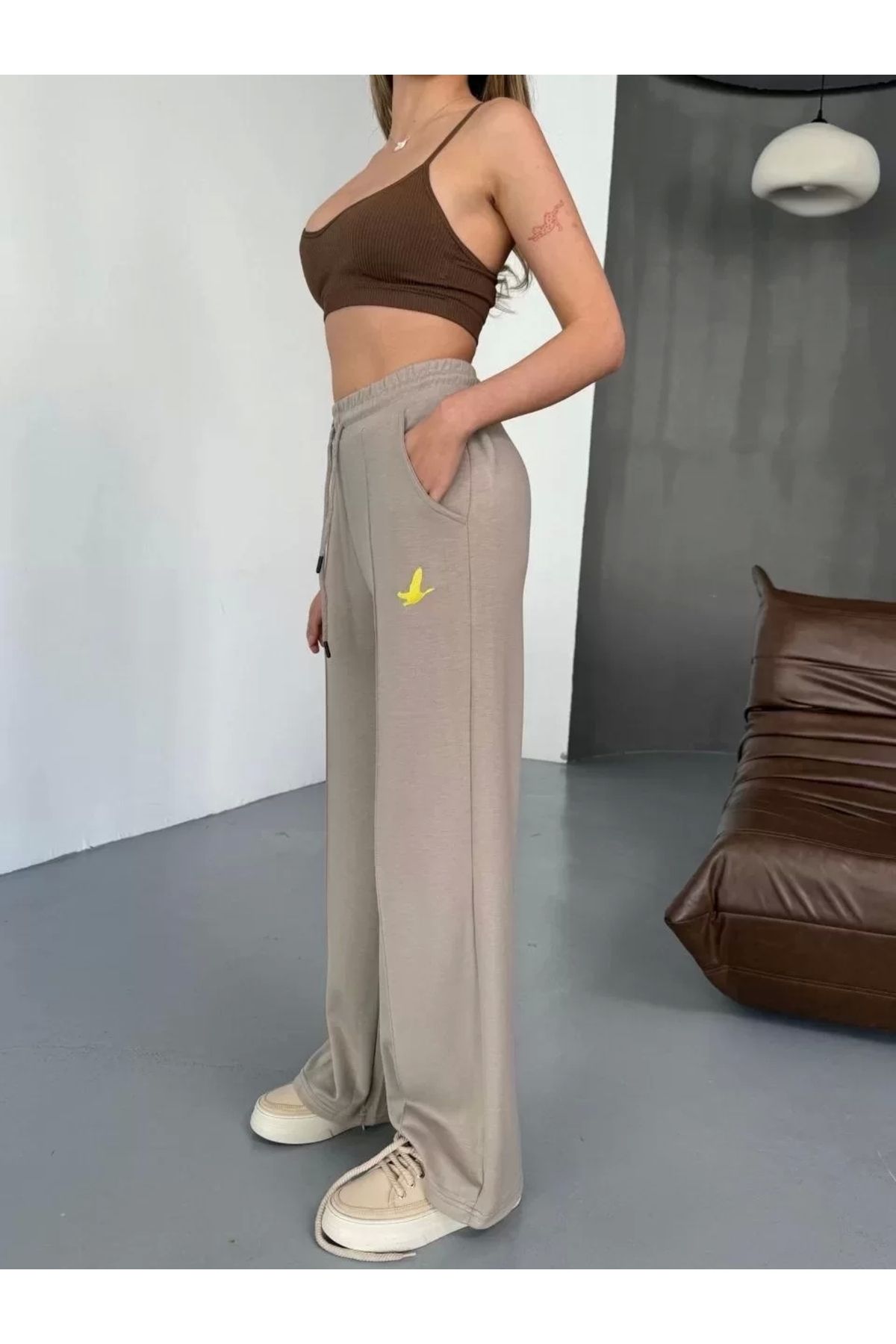 AE Stil Osy Modal Yumuşak Dokulu Kumaş Nakış işlemeli Rahat Bol Paça Eşofman Pantalon - Bej