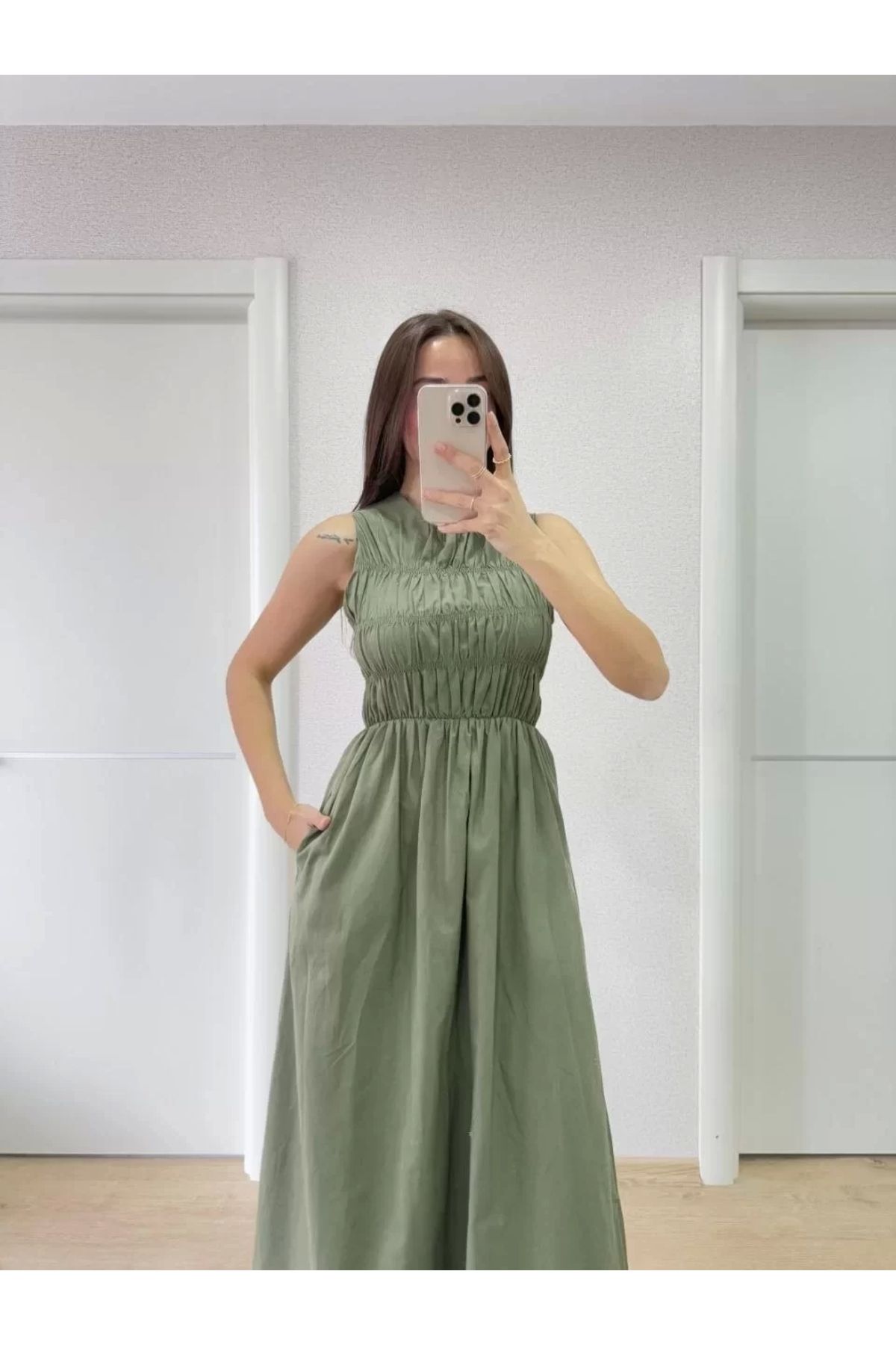AE Stil Kolsuz Göğüs Lastıklı %100 Poplin Uzun Elbise - Yeşil