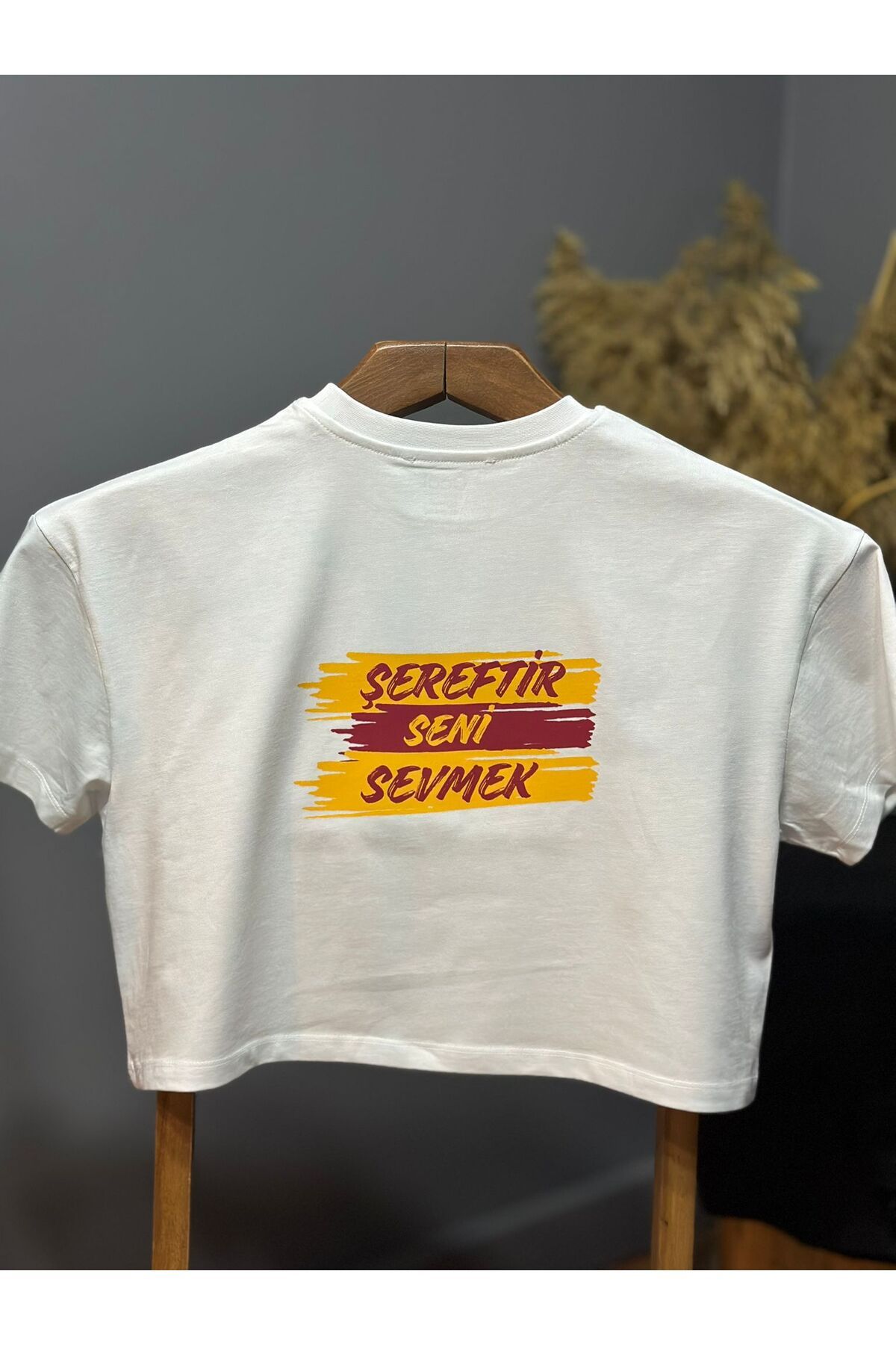 Qool Collection Galatasaray Kişiye Özel 25. Şampiyonluk Kadın Tişörtü – Şereftir Seni Sevmek | 5 Yıldızlı