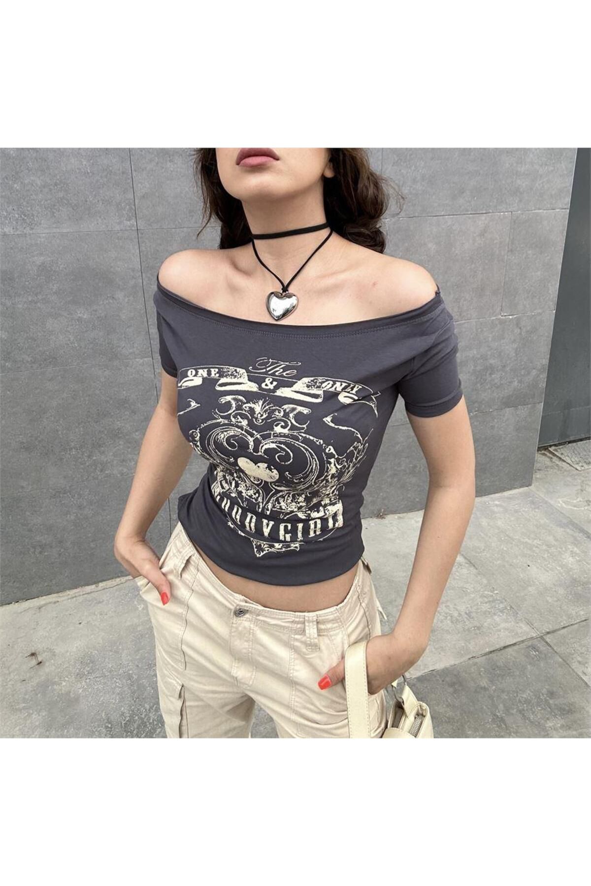 Pop Giyim Vintage MoodyGirl Omuz Açık Kısa Kollu Crop Tişört