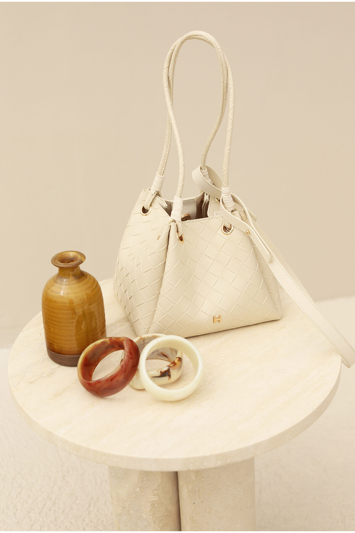 HEQA-Knitted Bucket Bag Beige 8