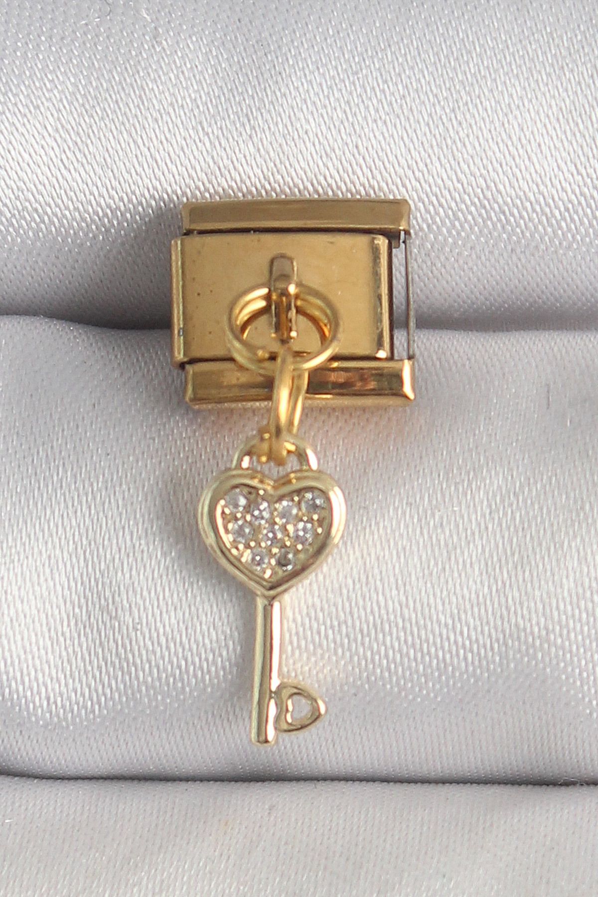 NEZADE STORE 316L Çelik Gold Renk Sallantı Zirkon Taşlı Kalpli Anahtar Model Nomination Charm - TJ-BC1371