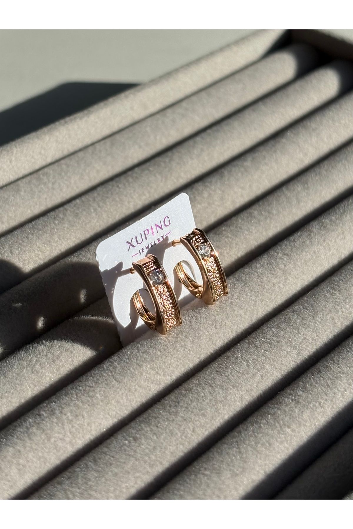 ETERNAL SUNSHINE Xuping Çelik Küpe Liora Rose Gold Taşlı Kadın Halka Küpe Işıltılı ve Modern Paslanmaz Çelik Küpe ES