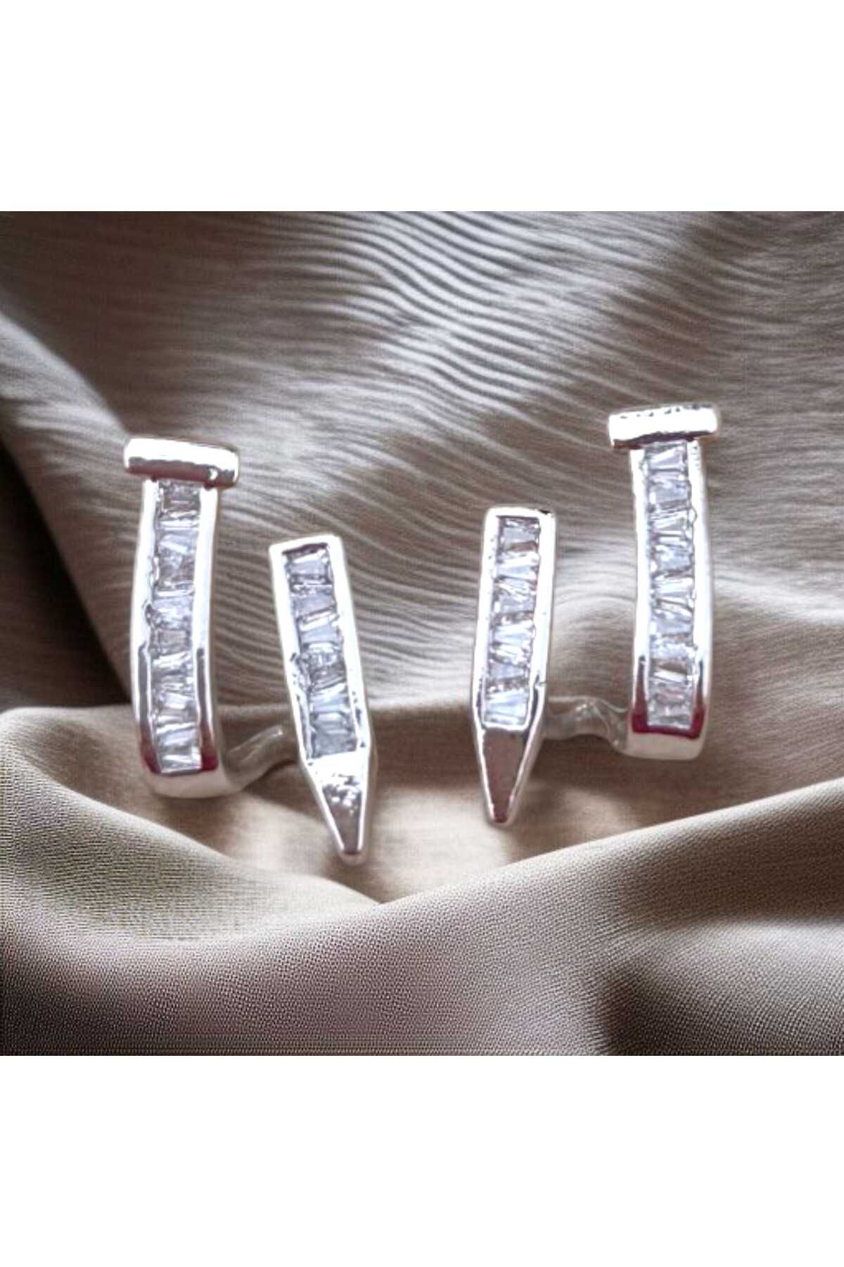 feyza collection Zirkon Taşlı Çivi Motif VIP Çelik Küpe